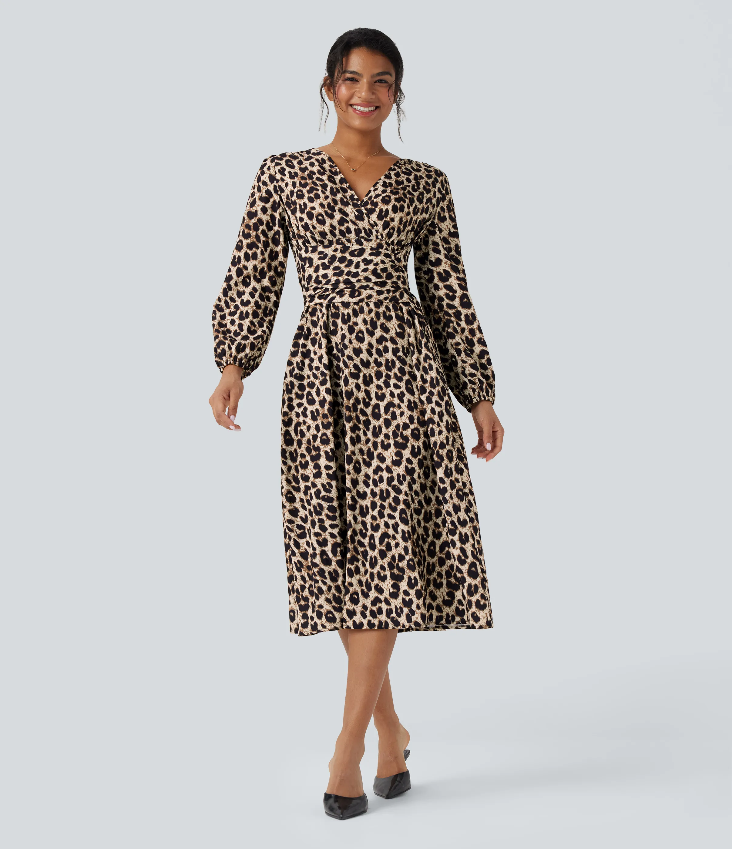 Halara Vestido casual midi con cuello en V de manga larga con lazo en la espalda y estampado de leopardo con bolsillos - Gold Leopard Print - XL sold by Halara