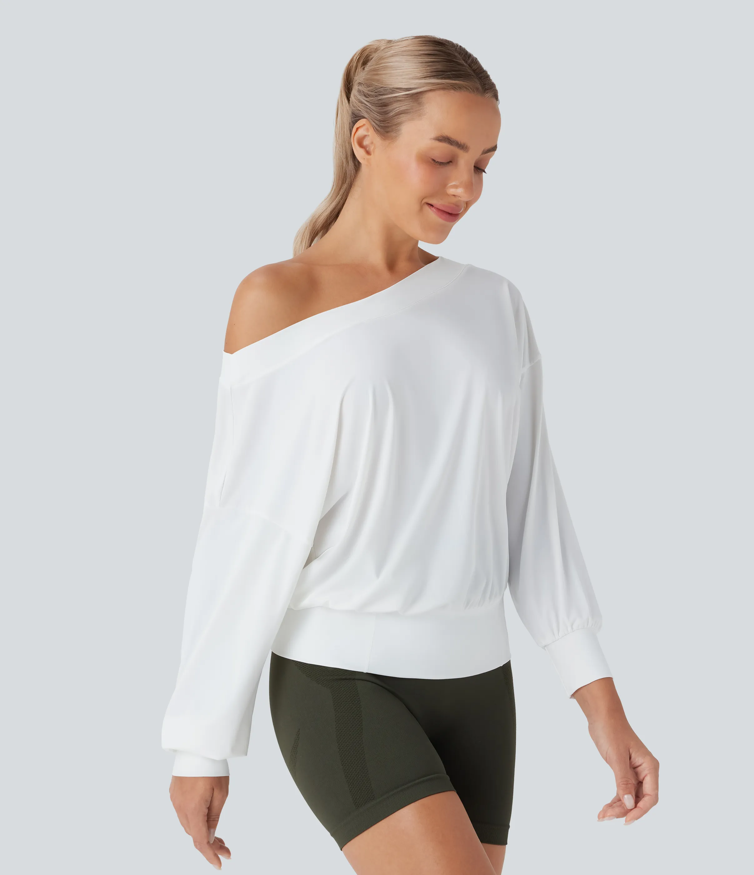 Halara Top deportivo de yoga oversize de secado rápido con hombro descubierto y tacto fresco - White - S sold by Halara product image thumbnail 2