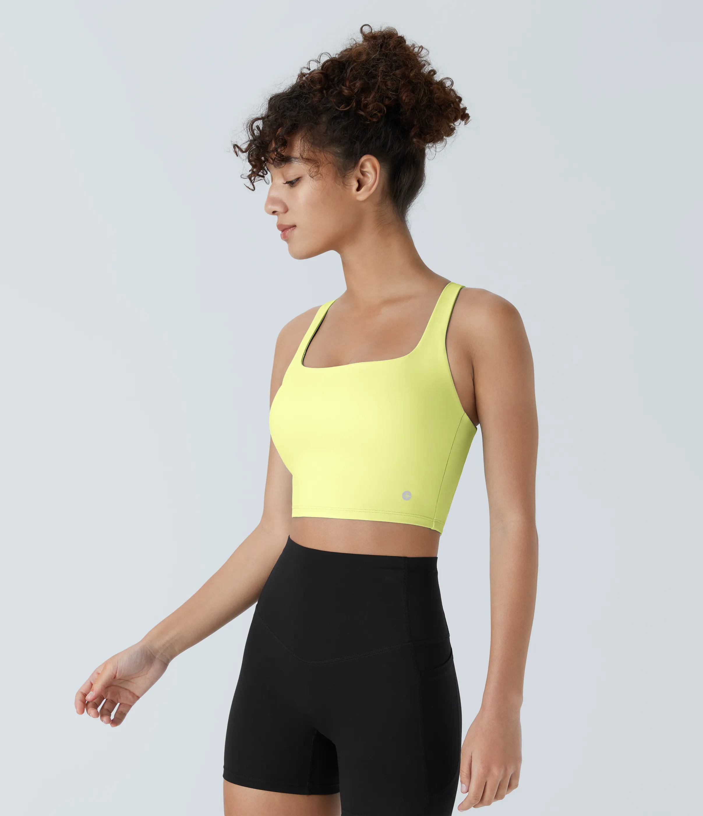 Halara Top corto de yoga SoftlyZero™ Airy con escote cuadrado, sin espalda, tirantes cruzados y tacto fresco-UPF50+ en copas D-F - Mandarin Yellow - XL sold by Halara product image thumbnail 4