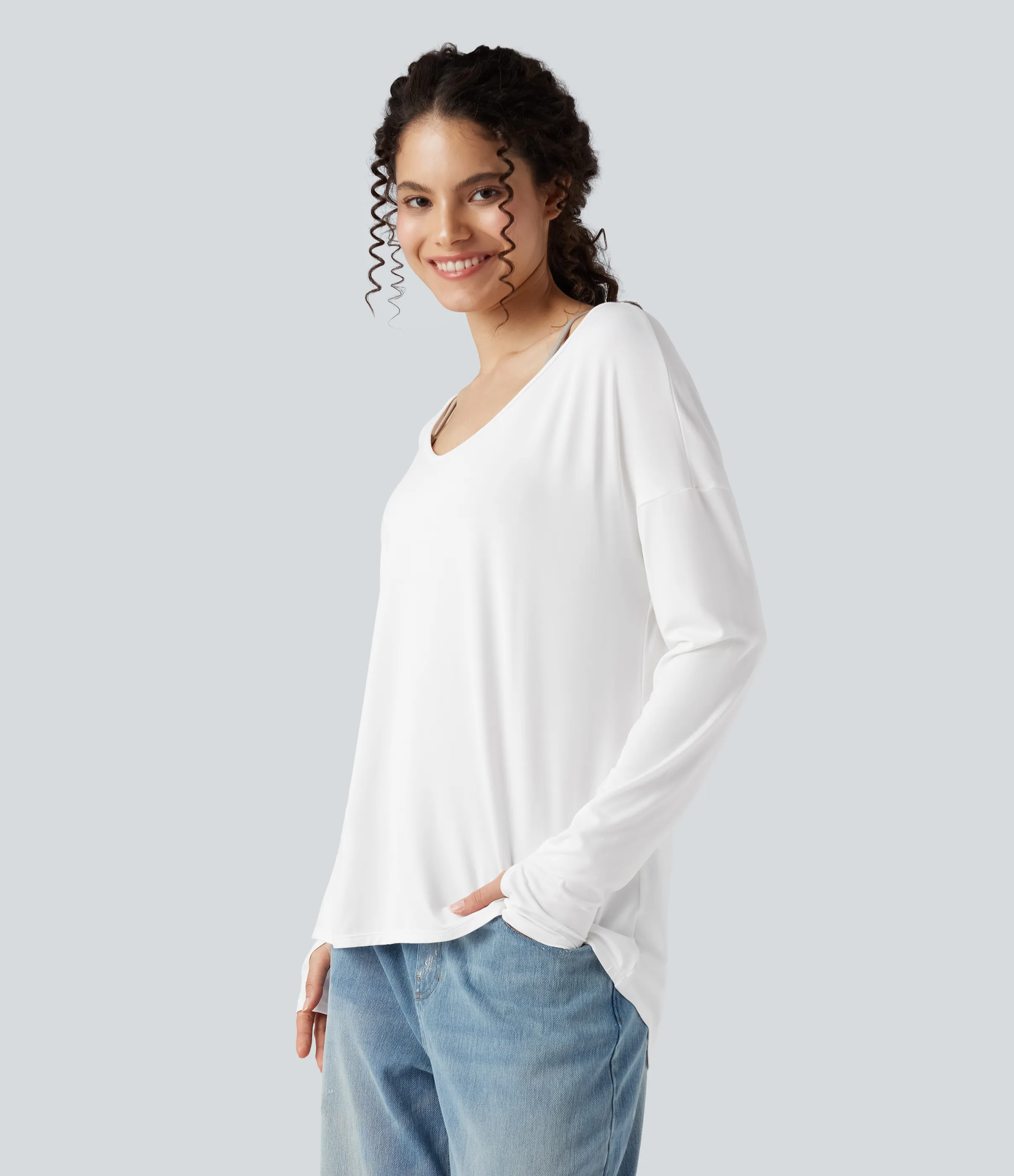 Halara Camiseta holgada de manga larga con escote en V profundo y aberturas para los pulgares (uso frontal y posterior) - Jasmine White - L sold by Halara product image thumbnail 4