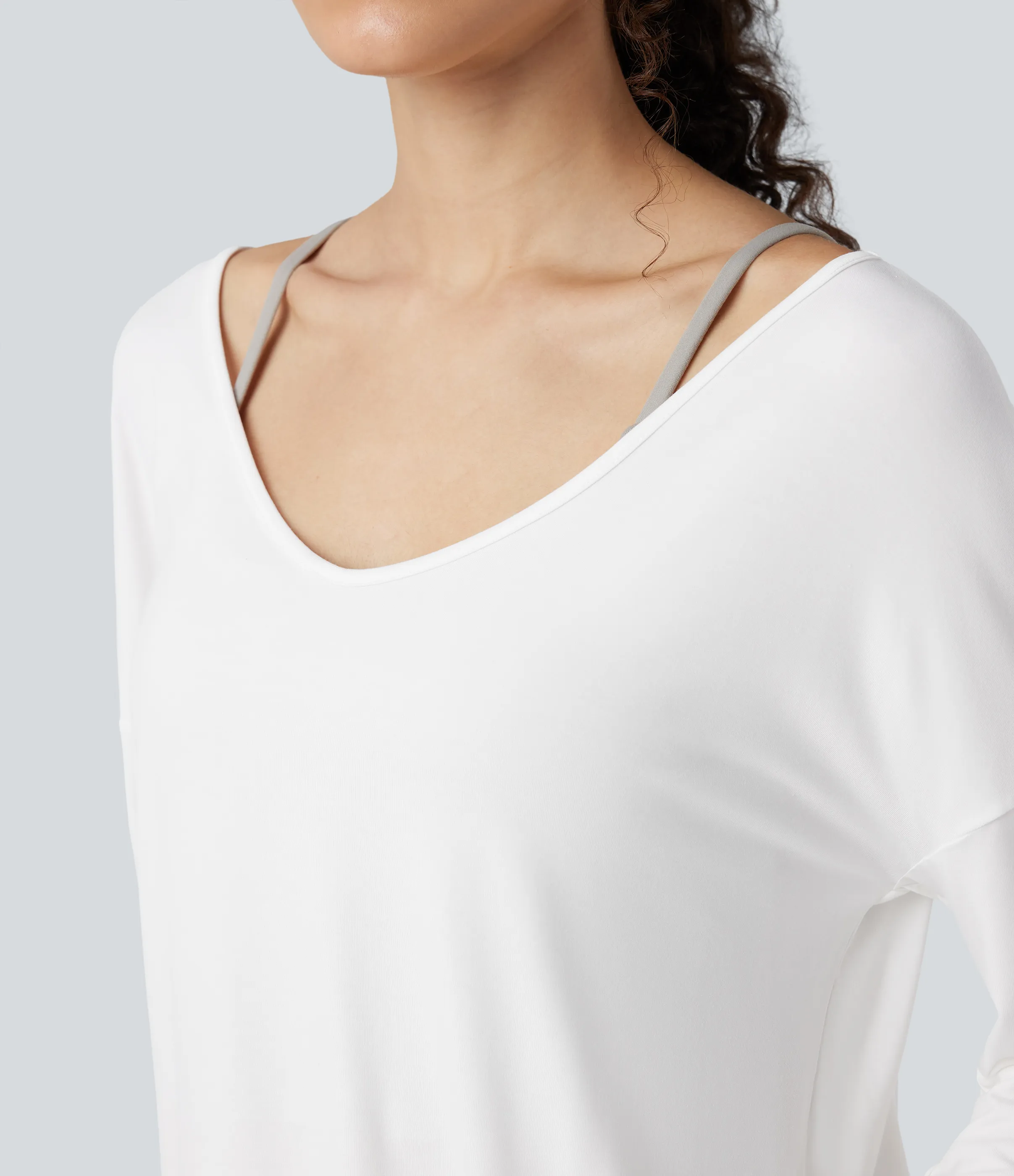 Halara Camiseta holgada de manga larga con escote en V profundo y aberturas para los pulgares (uso frontal y posterior) - Jasmine White - L sold by Halara product image thumbnail 5