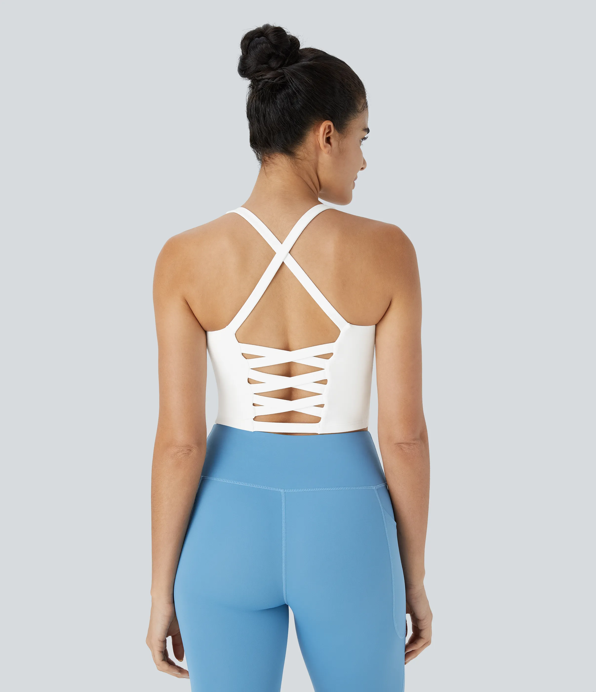 Halara Top corto de yoga en copas D-F - White - M sold by Halara