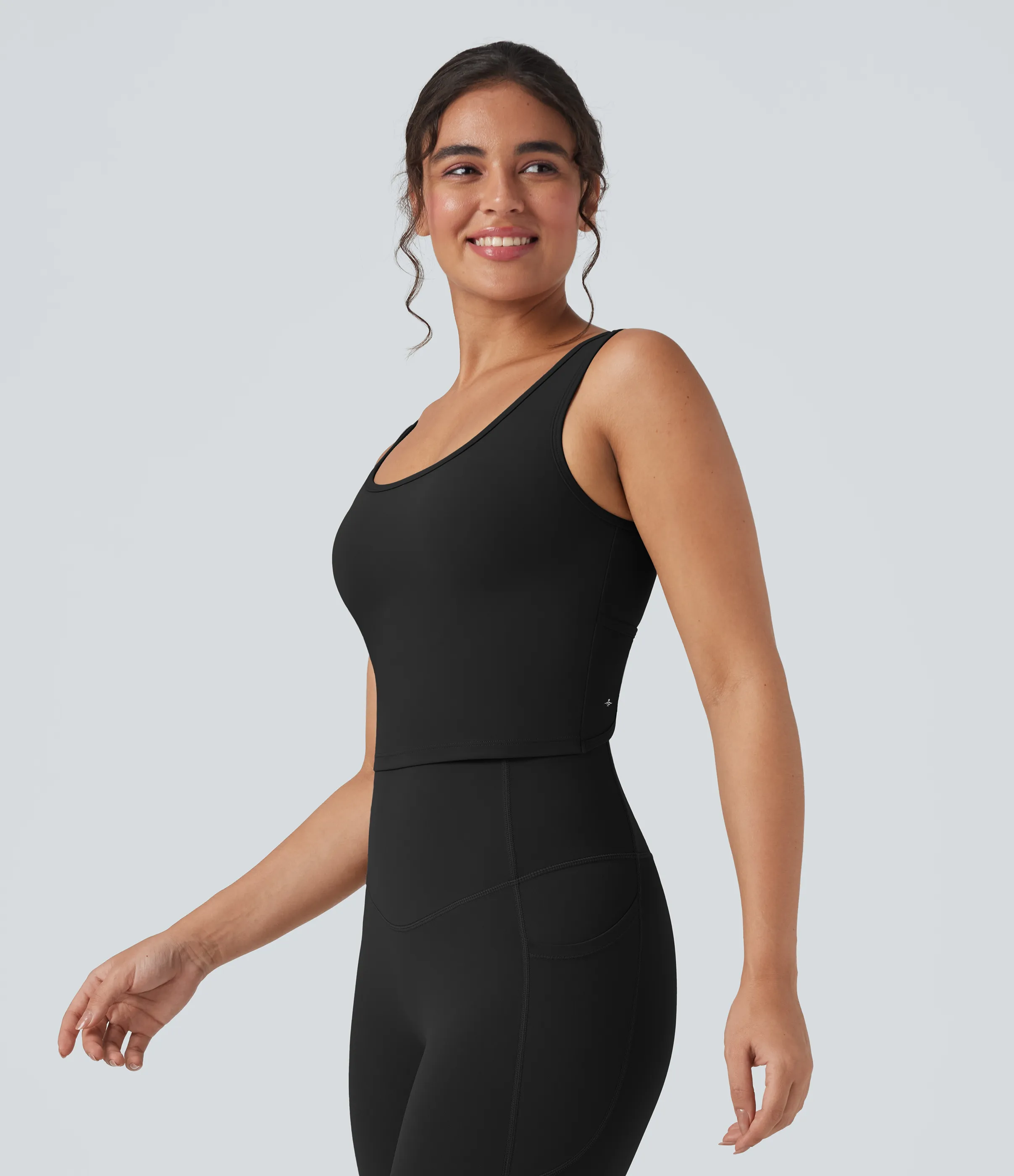 Halara Top corto de yoga Halara UltraSculpt™ cruzado con cuello en U - Black - XL sold by Halara product image thumbnail 4