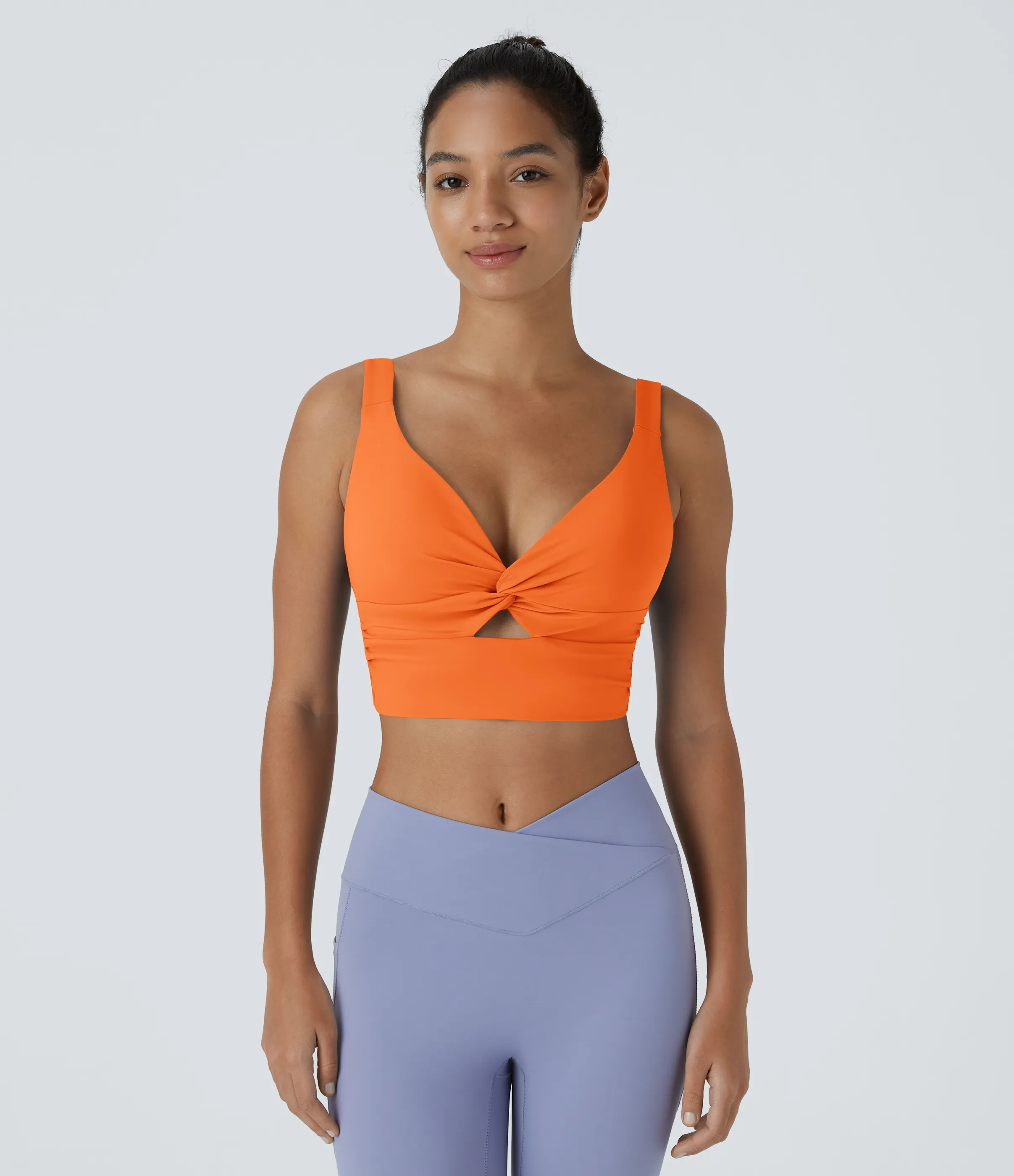 Halara Brasier deportivo de yoga SoftlyZero™ Airy de sujeción baja con abertura y tacto fresco-UPF51+ en copas D-F - Exotic Orange - S sold by Halara