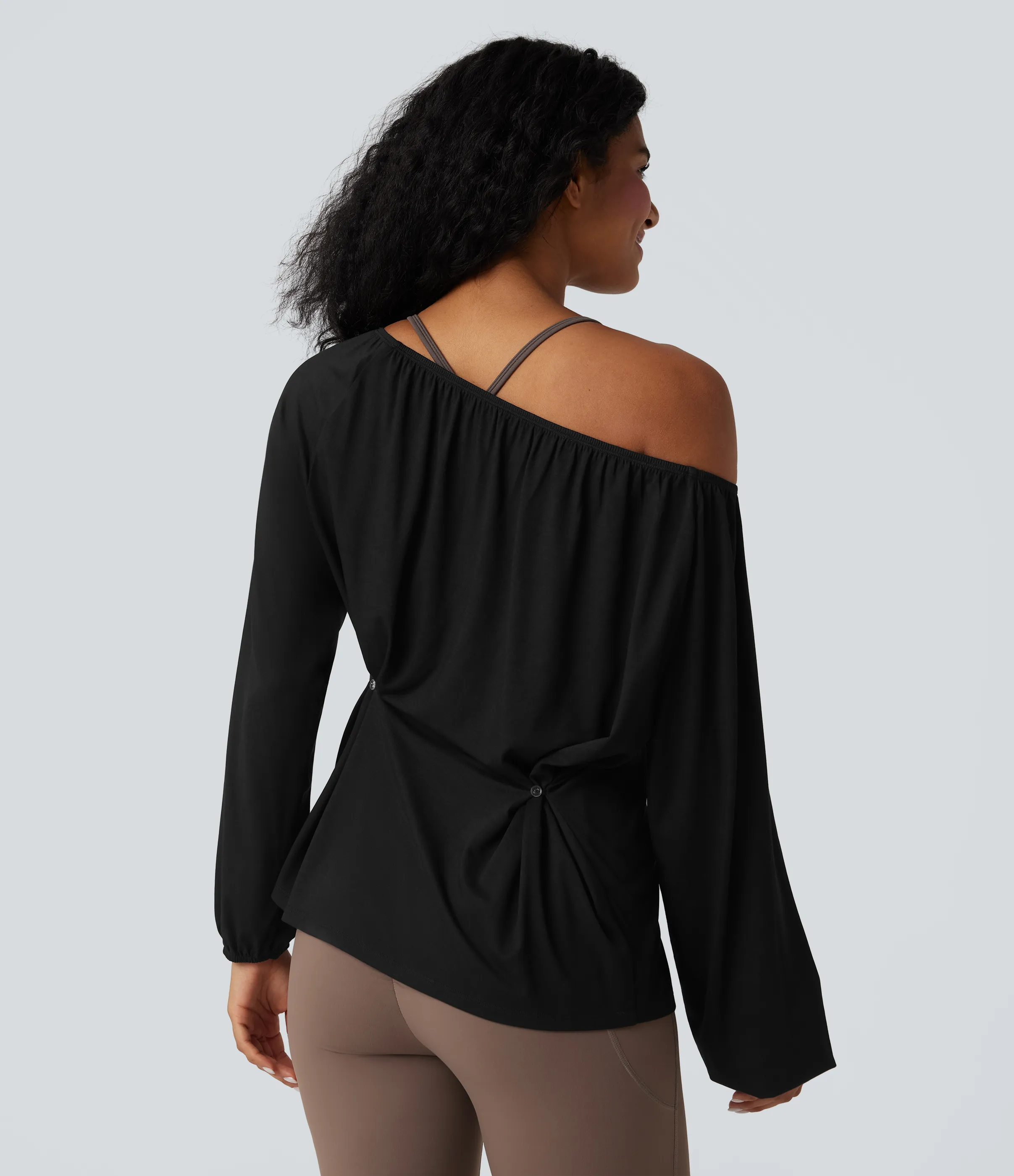 Halara Top deportivo de yoga de manga larga con un solo hombro - Black - S sold by Halara product image thumbnail 4