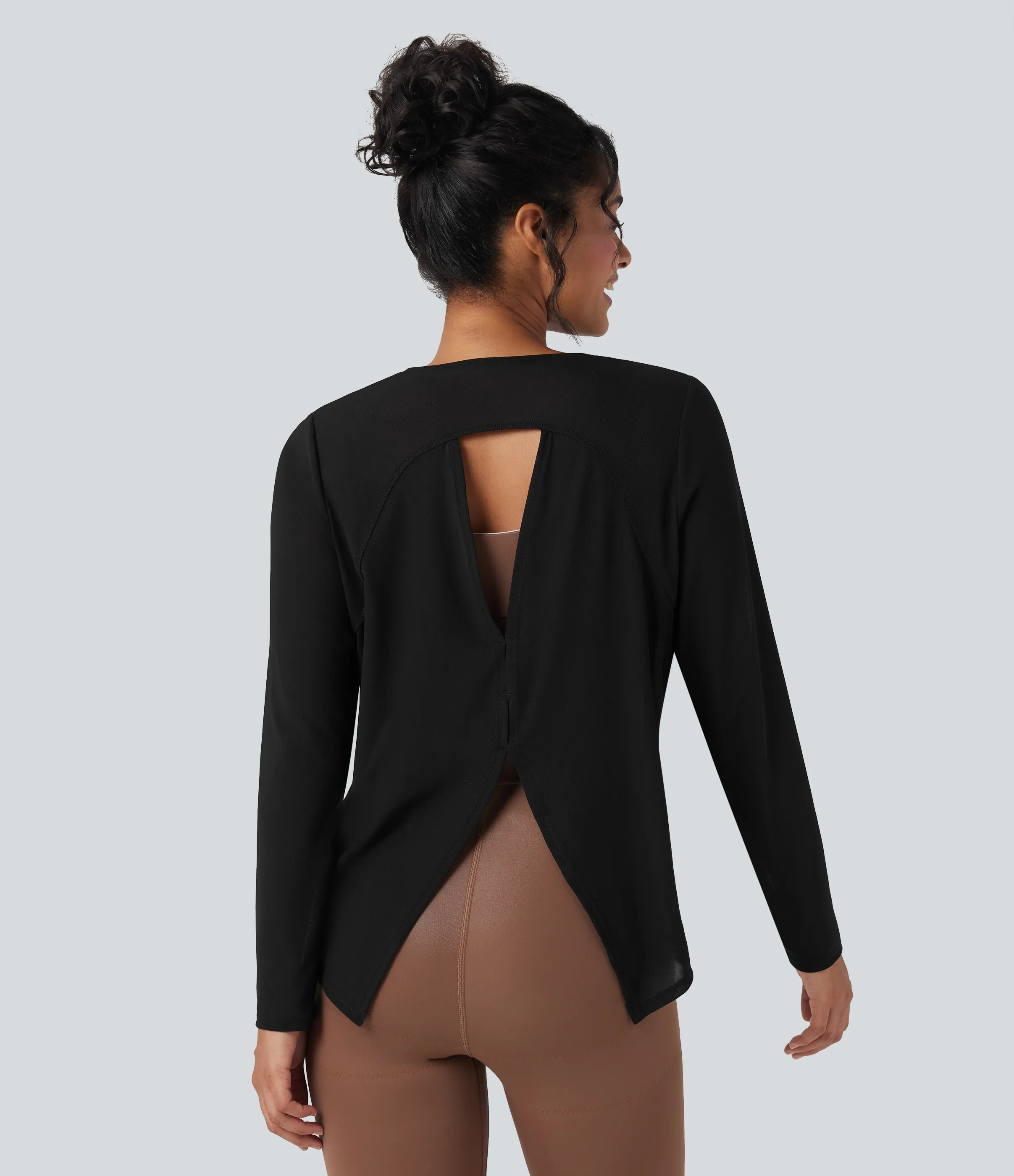 Halara Top deportivo de yoga de manga larga con aberturas de malla transparente - Black - XL sold by Halara