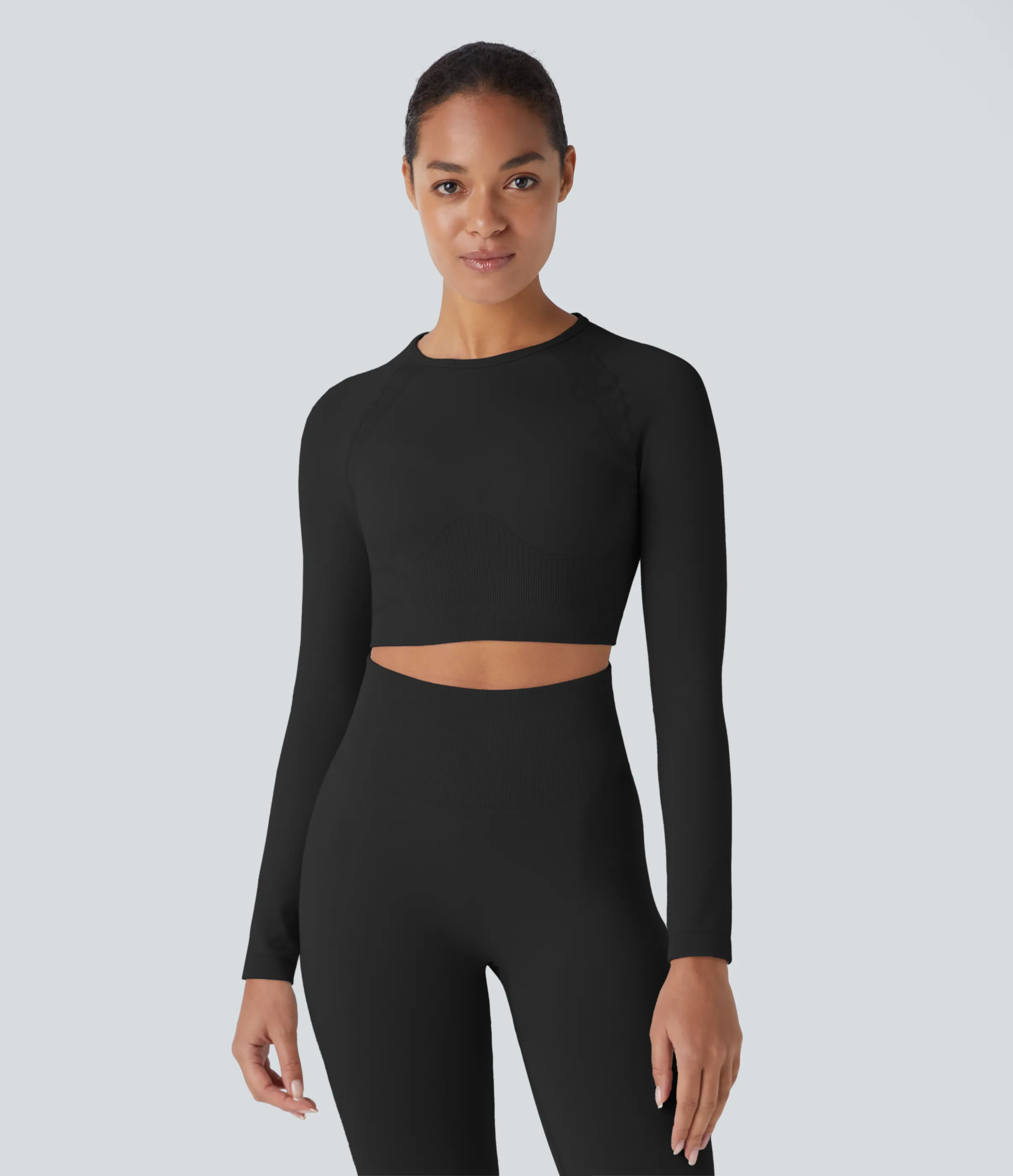 Halara Top yoga ajustado corto manga raglán cuello redondo sin costura - Black - XL sold by Halara