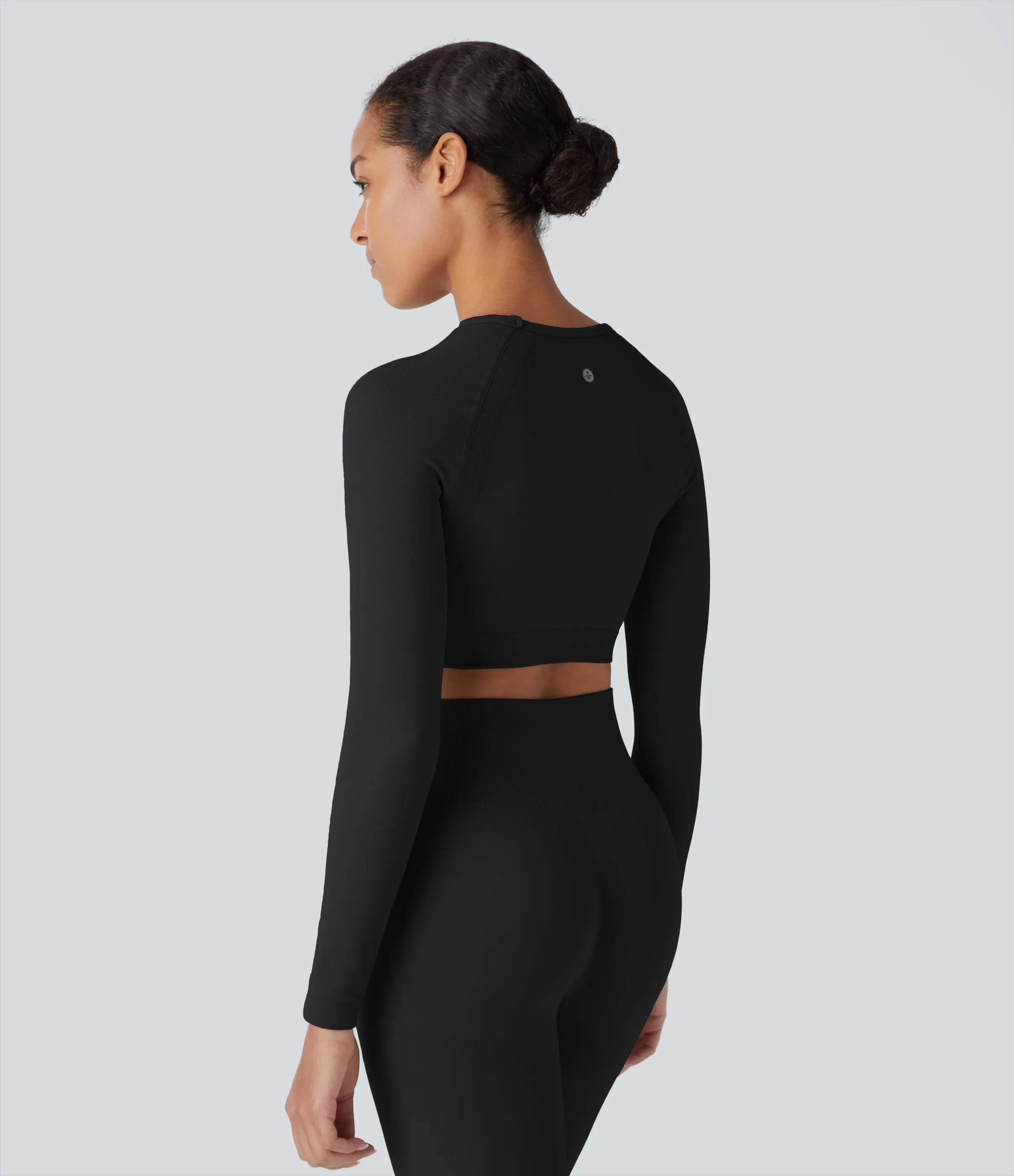 Halara Top yoga ajustado corto manga raglán cuello redondo sin costura - Black - XL sold by Halara product image thumbnail 3