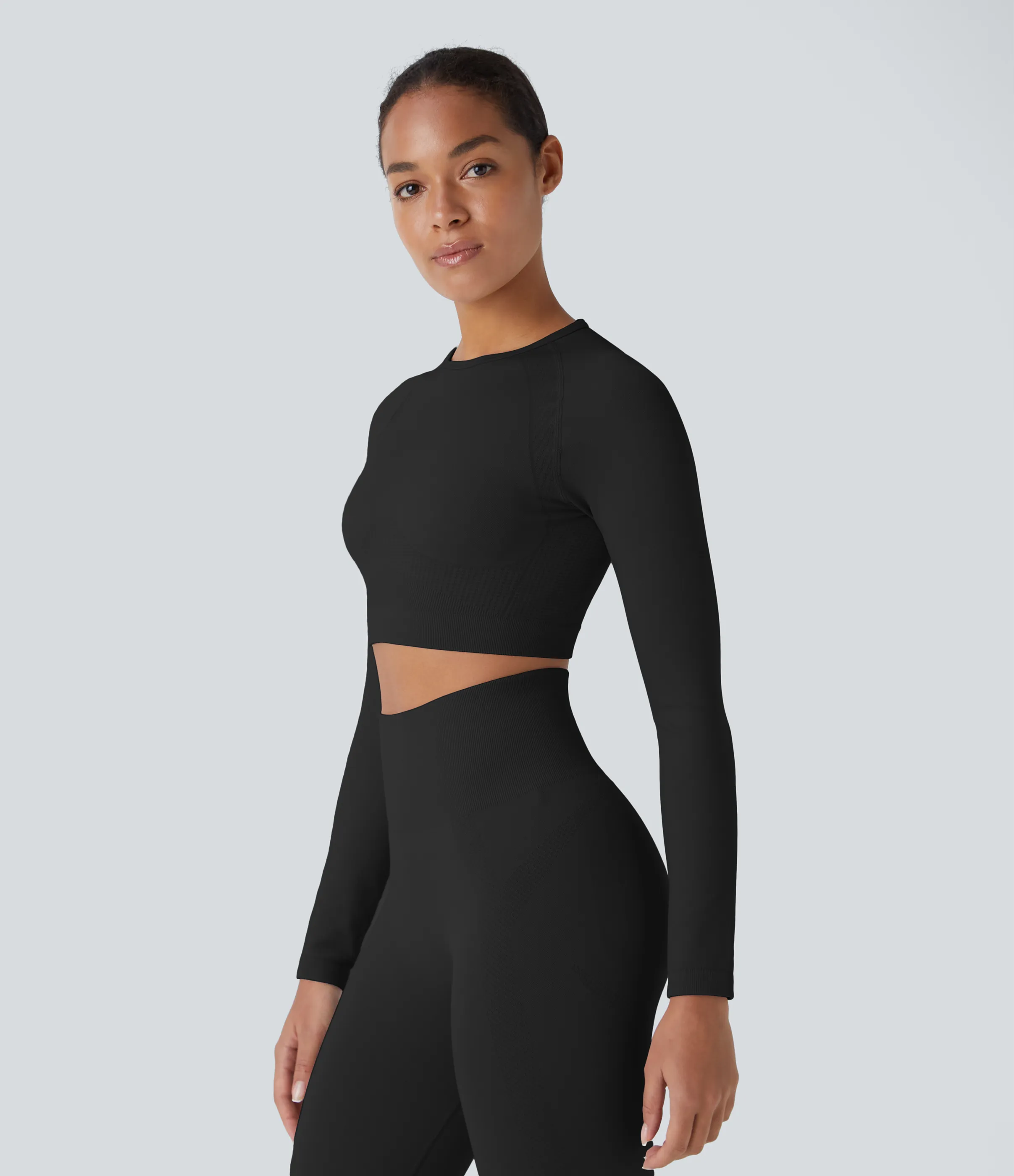 Halara Top yoga ajustado corto manga raglán cuello redondo sin costura - Black - XL sold by Halara product image thumbnail 4