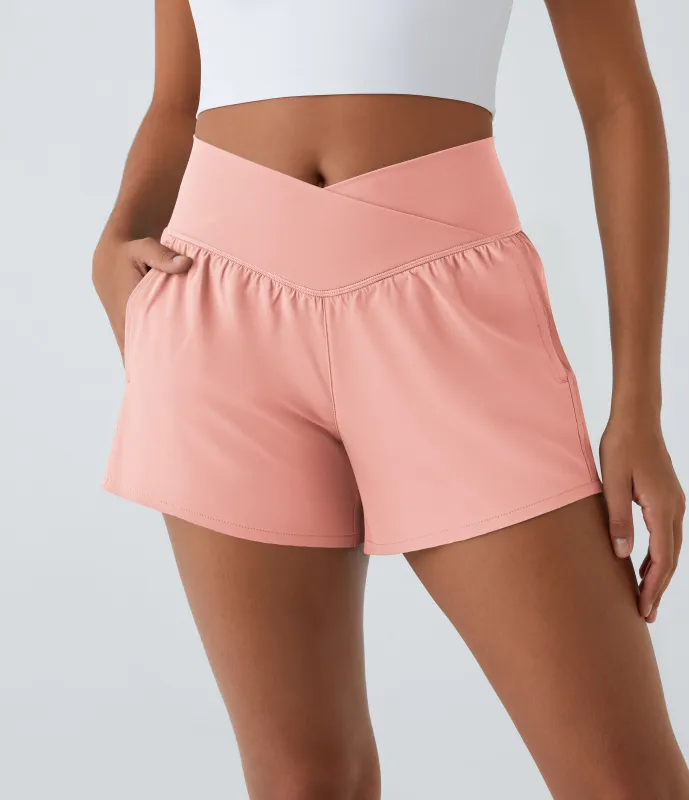 Halara Pantalón corto Breezeful™ yoga secado rápido 2 en 1 bolsillo lateral cruzado tiro alto 10cm - Blossom - XS sold by Halara