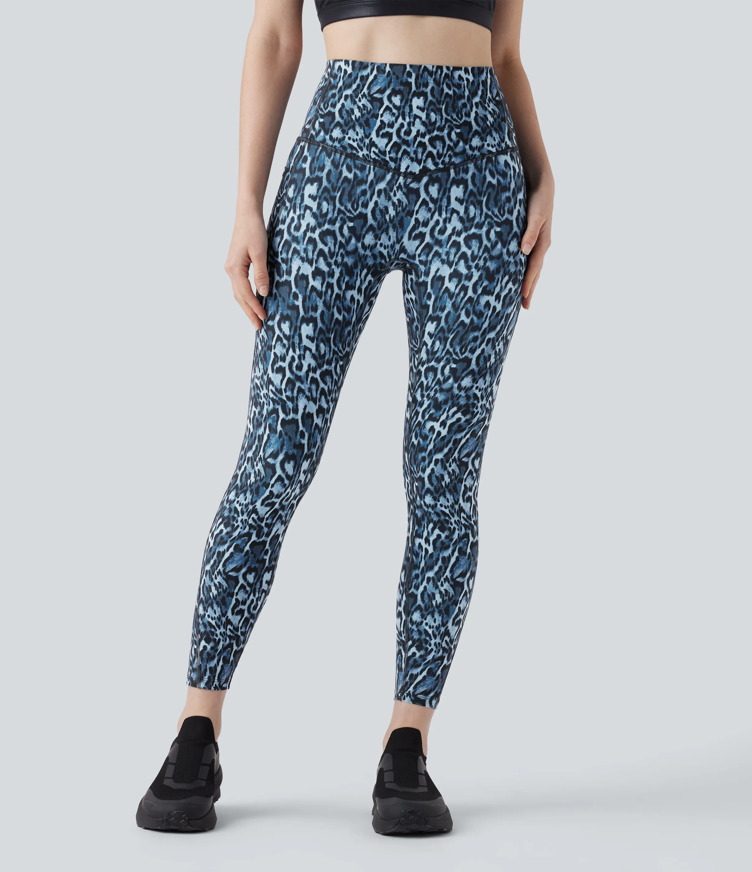 Halara Leggings de yoga Halara UltraSculpt™ con estampado de leopardo, cintura alta, control de abdomen y bolsillos - Black and Blue Leopard - S(7/8) sold by Halara product image thumbnail 4