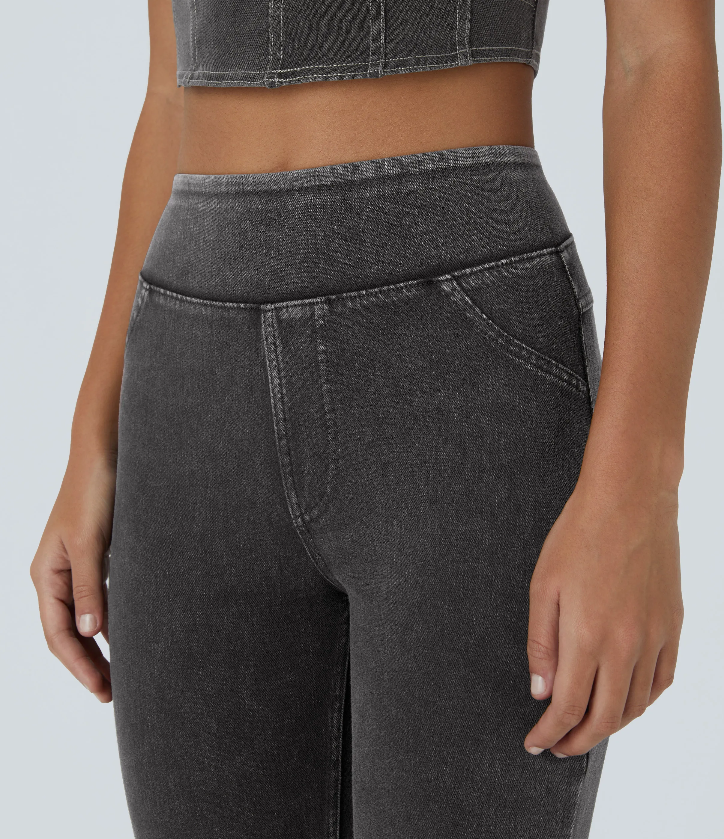 Halara Leggings Halara Flex™ Denim elásticos en longitud capri de tiro alto con bolsillos traseros - Hemp Rope Black Denim - M sold by Halara product image thumbnail 5