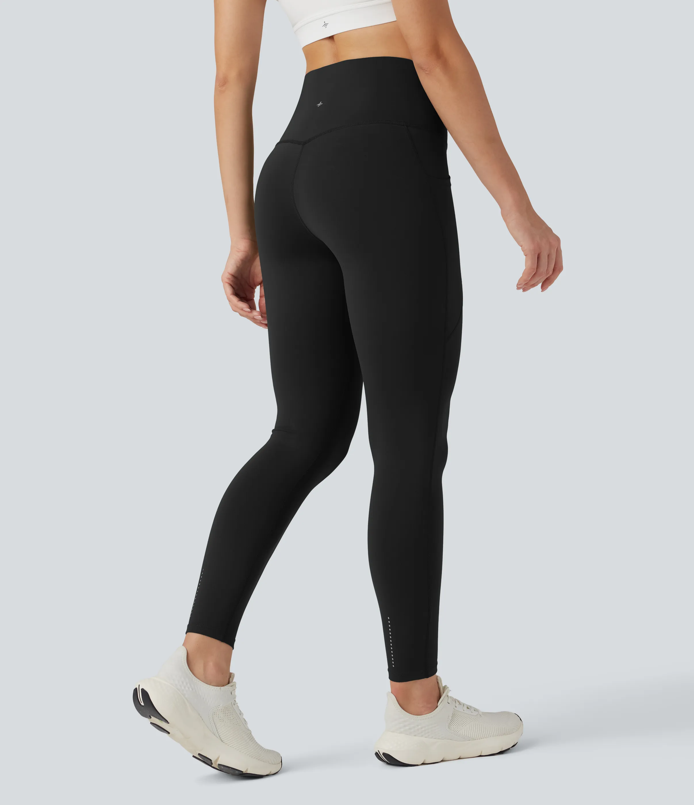 Halara Leggings para running SpeedWave™ moldeadores de tiro alto reflectantes de secado rápido y con control abdominal con bolsillos - Black - S(7/8) sold by Halara product image thumbnail 3