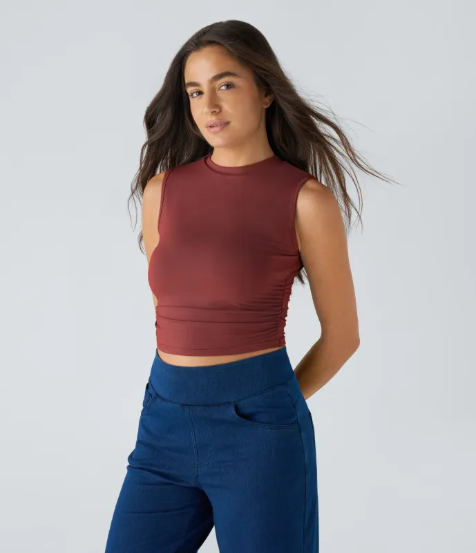 Halara Camiseta sin manga recortada ajustada pliegue cuello redondo - New Maroon - L sold by Halara
