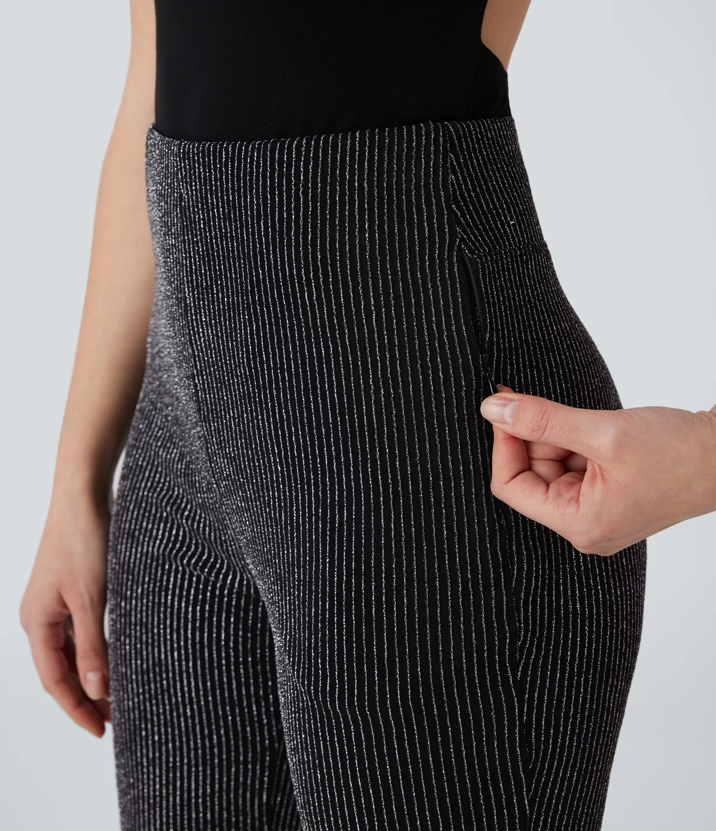 Halara Pantalón acampanado tiro alto bolsillo lateral cremallera raya metálica - Black White Starlight Stripe - L(regular) sold by Halara product image thumbnail 5