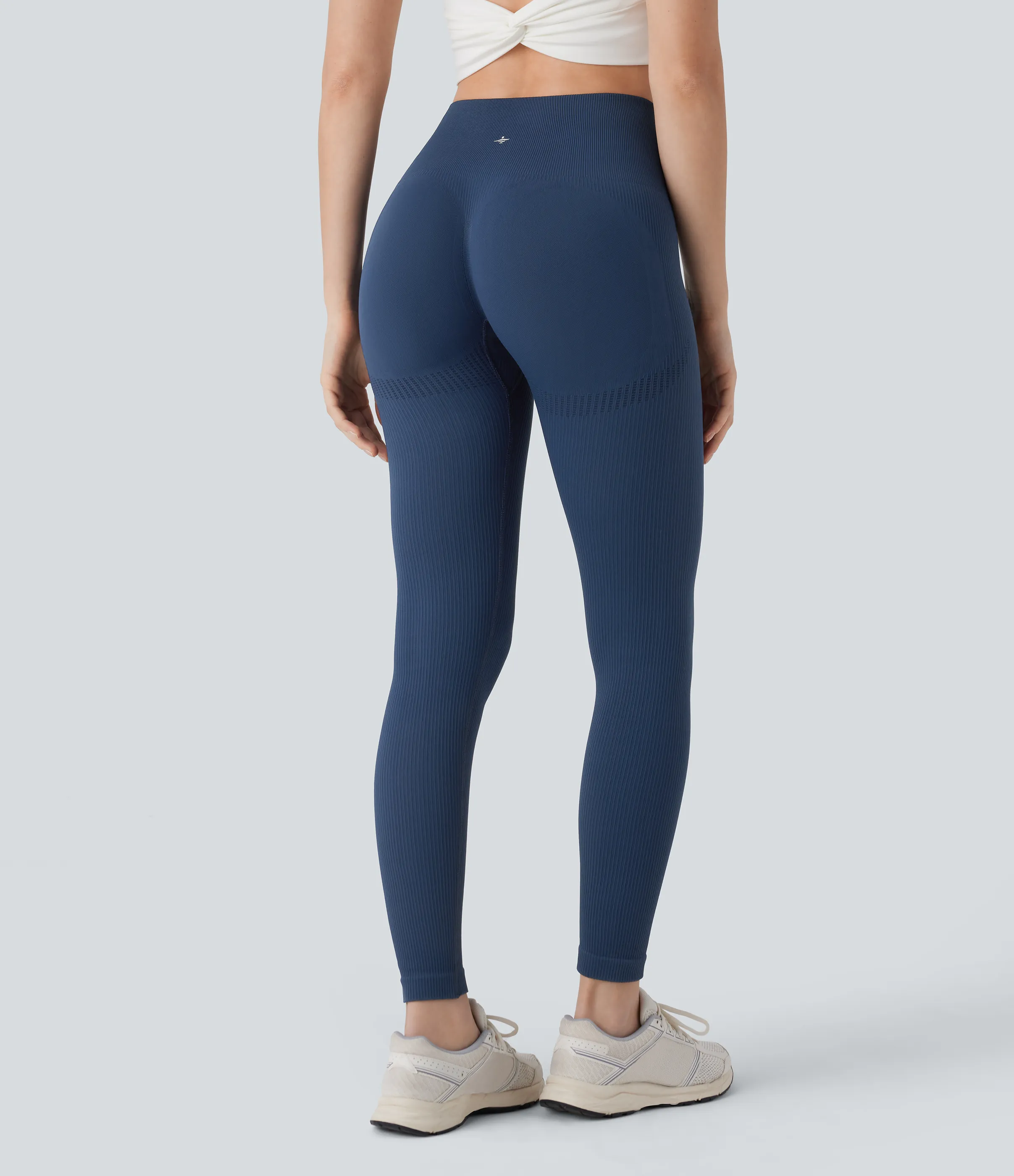 Halara Leggings yoga tiro alto control abdomen realce glúteo 7/8 sin costura - Peacoat - M(full_length) sold by Halara