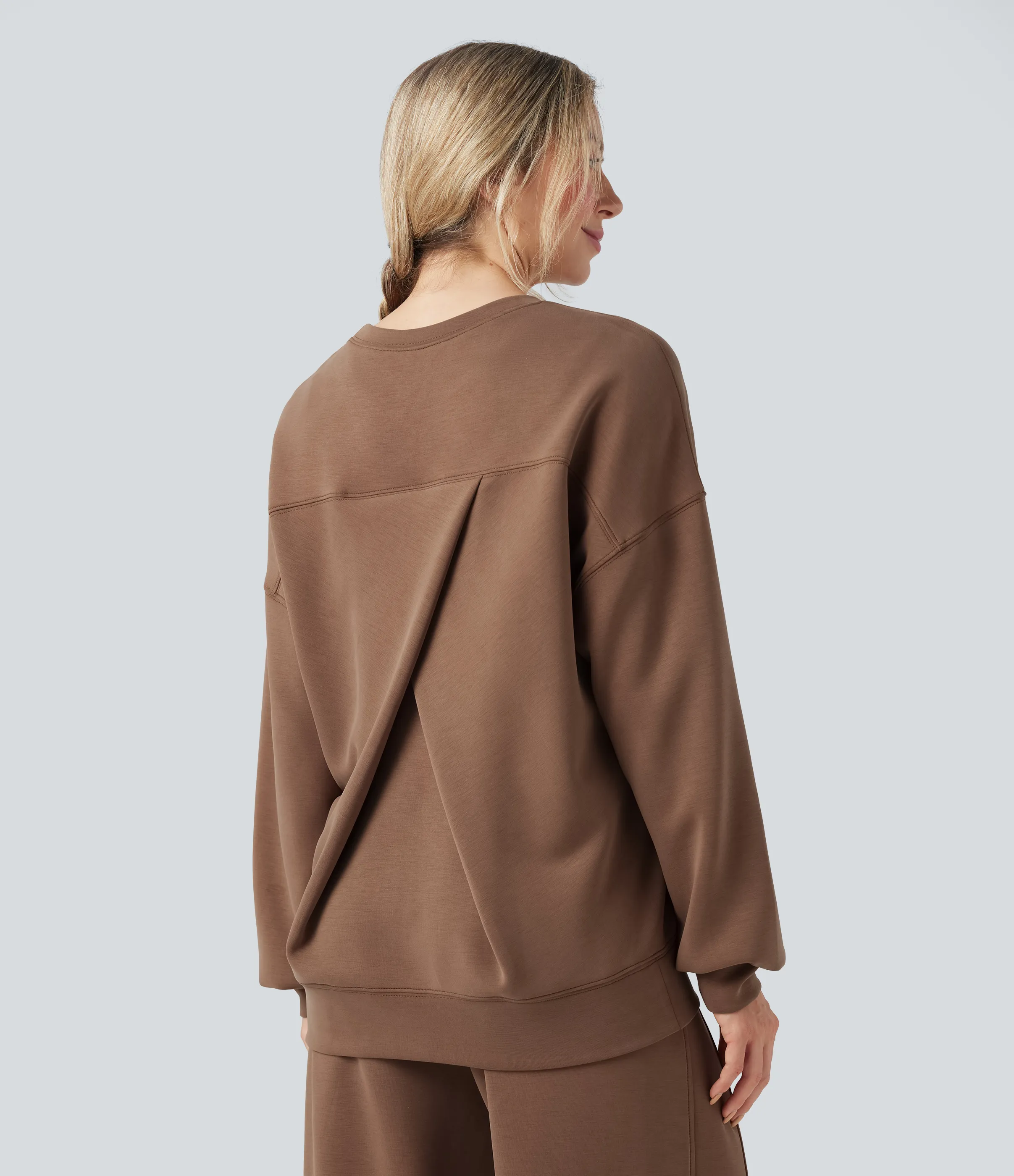 Halara Sudadera casual de manga larga con escote redondeado y espalda cruzada con bolsillos - Pecan Pie - XS sold by Halara product image thumbnail 2