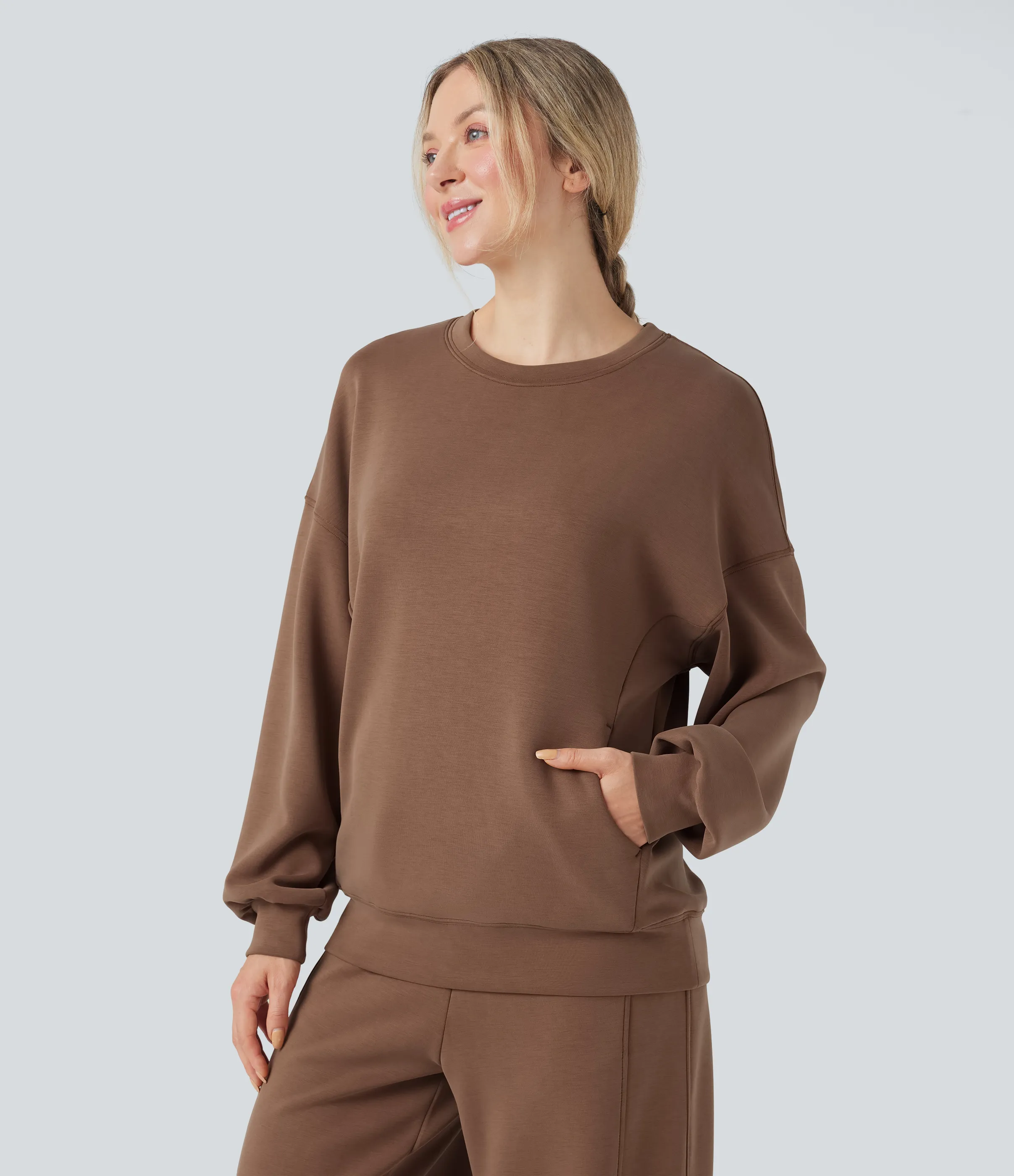 Halara Sudadera casual de manga larga con escote redondeado y espalda cruzada con bolsillos - Pecan Pie - XS sold by Halara product image thumbnail 4