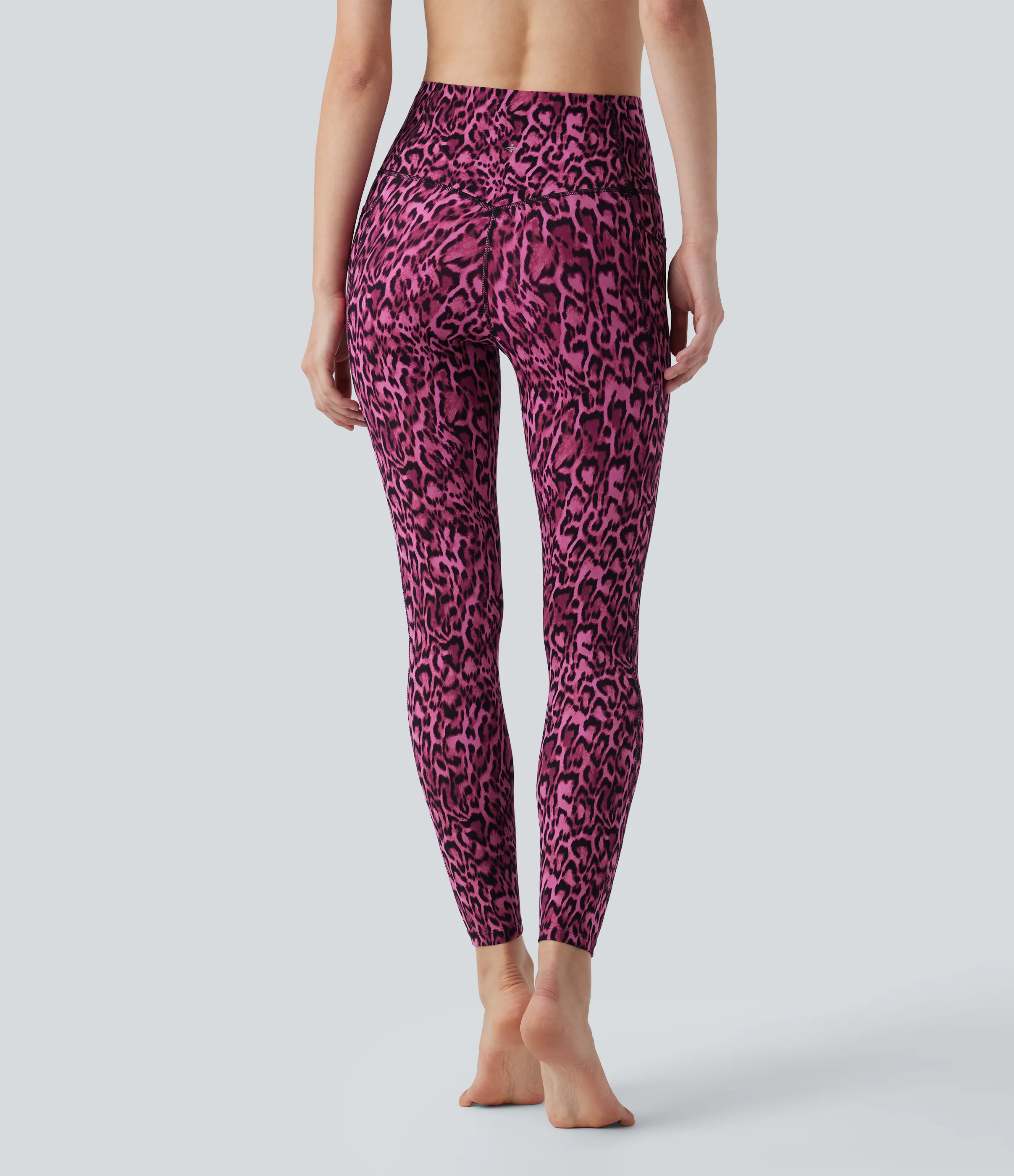 Halara Leggings de yoga Halara UltraSculpt™ con estampado de leopardo, cintura alta, control de abdomen y bolsillos - Black and Fuchsia Leopard Print - M(full_length) sold by Halara product image thumbnail 3