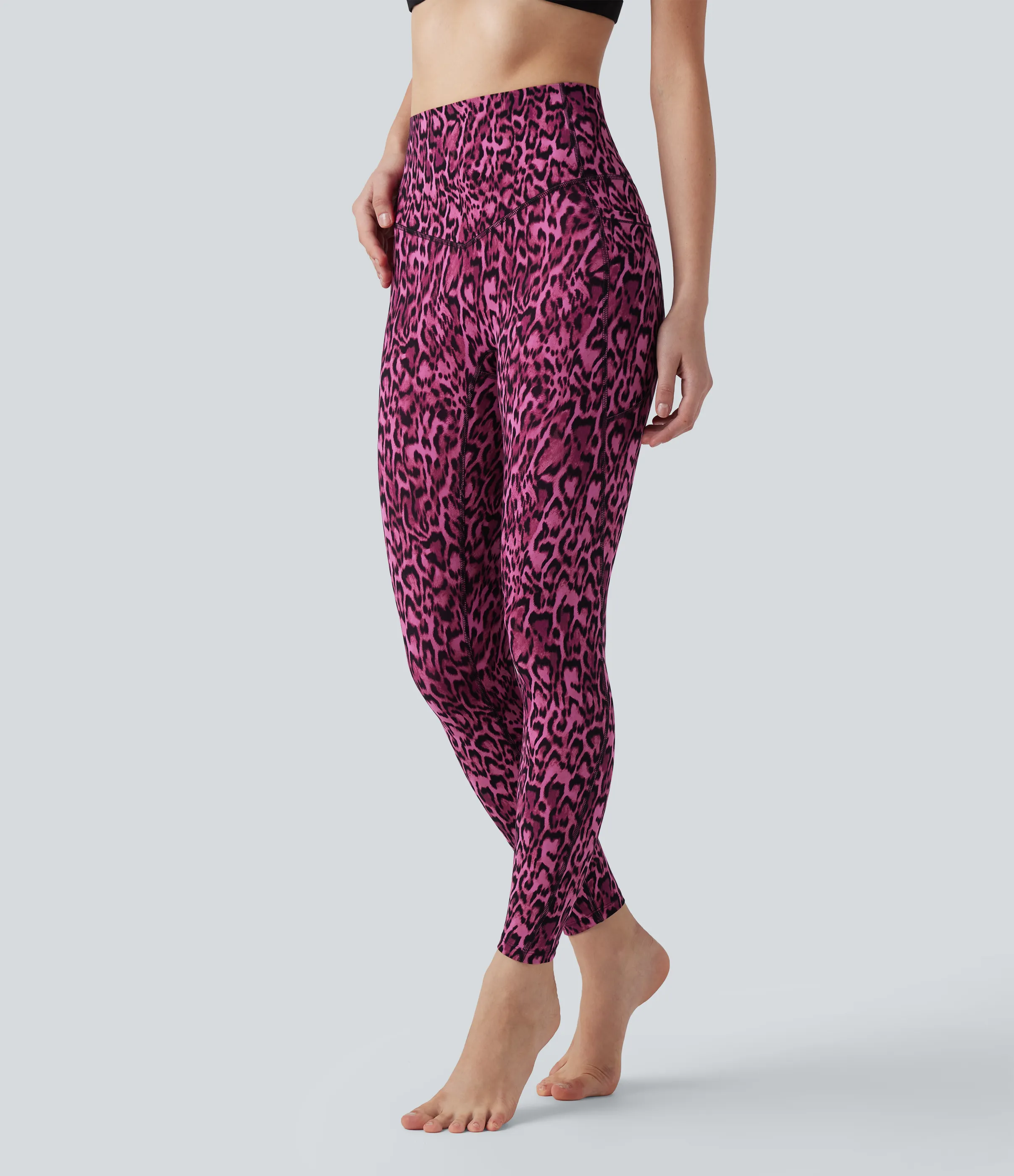 Halara Leggings de yoga Halara UltraSculpt™ con estampado de leopardo, cintura alta, control de abdomen y bolsillos - Black and Fuchsia Leopard Print - M(full_length) sold by Halara product image thumbnail 4