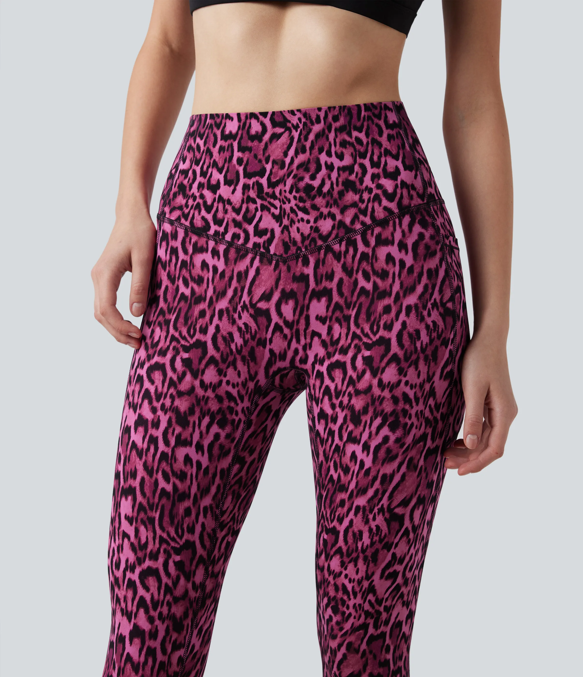 Halara Leggings de yoga Halara UltraSculpt™ con estampado de leopardo, cintura alta, control de abdomen y bolsillos - Black and Fuchsia Leopard Print - M(full_length) sold by Halara product image thumbnail 5