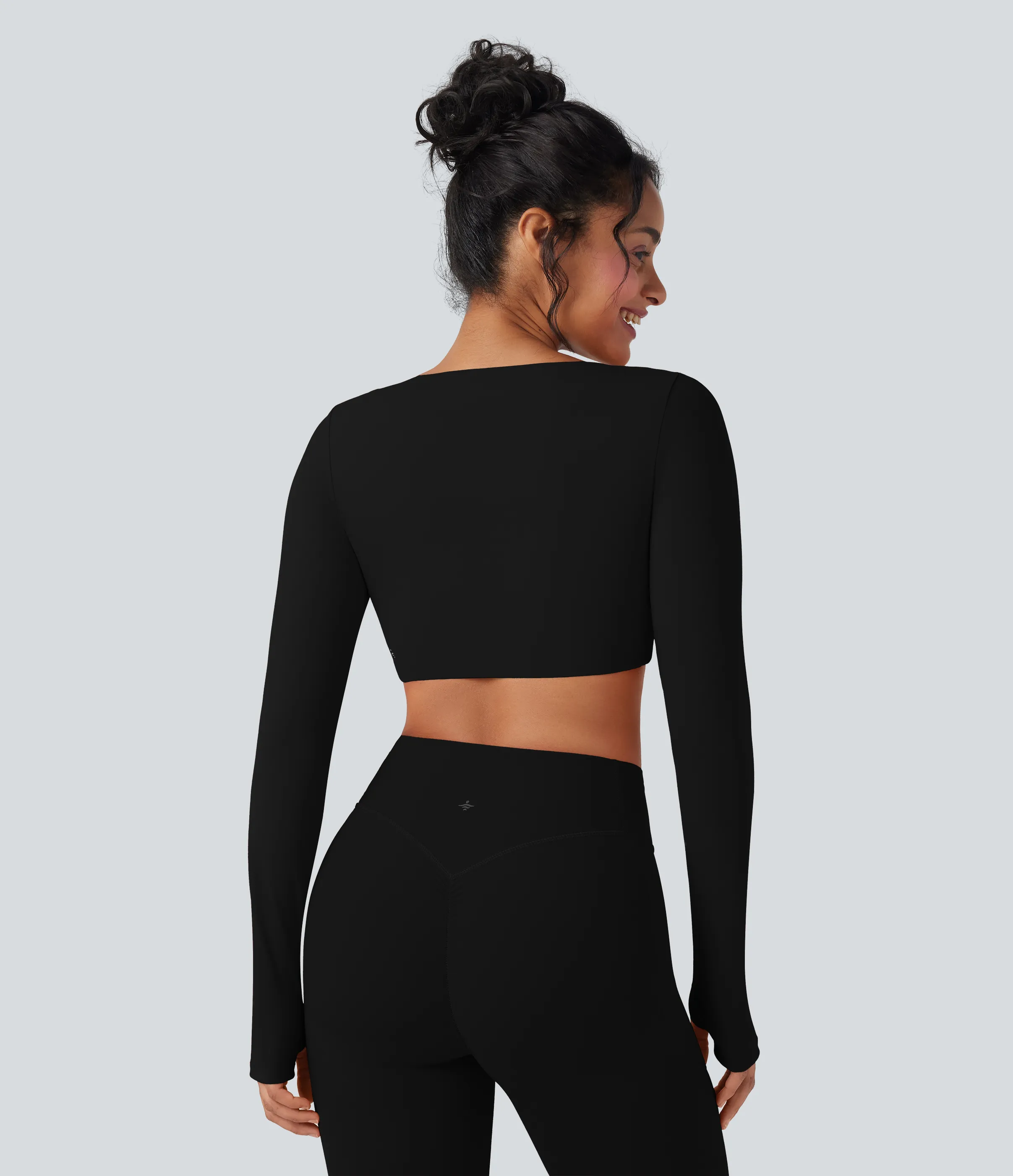 Halara Top deportivo SoftlyZero™ de yoga corto de manga larga con cuello en V y abertura para el pulgar - Black - L sold by Halara product image thumbnail 3