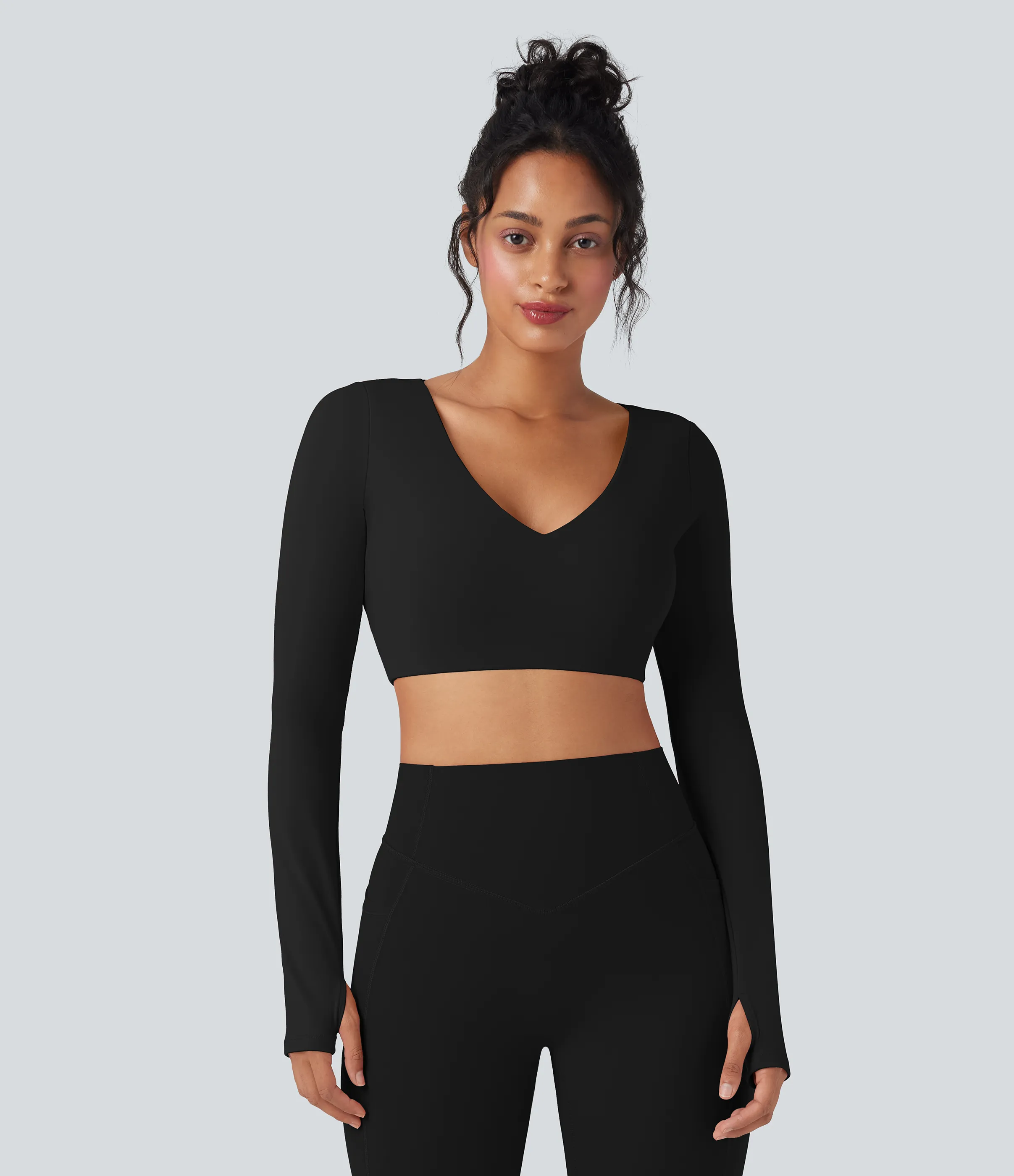 Halara Top deportivo SoftlyZero™ de yoga corto de manga larga con cuello en V y abertura para el pulgar - Black - L sold by Halara product image thumbnail 4