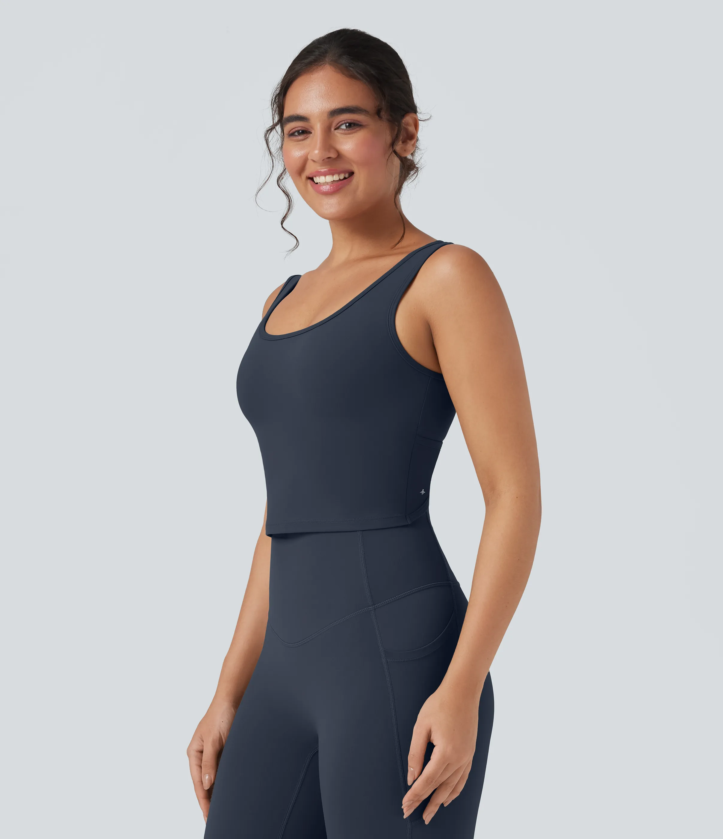 Halara Top corto de yoga Halara UltraSculpt™ cruzado con cuello en U - Carbon - S sold by Halara product image thumbnail 4