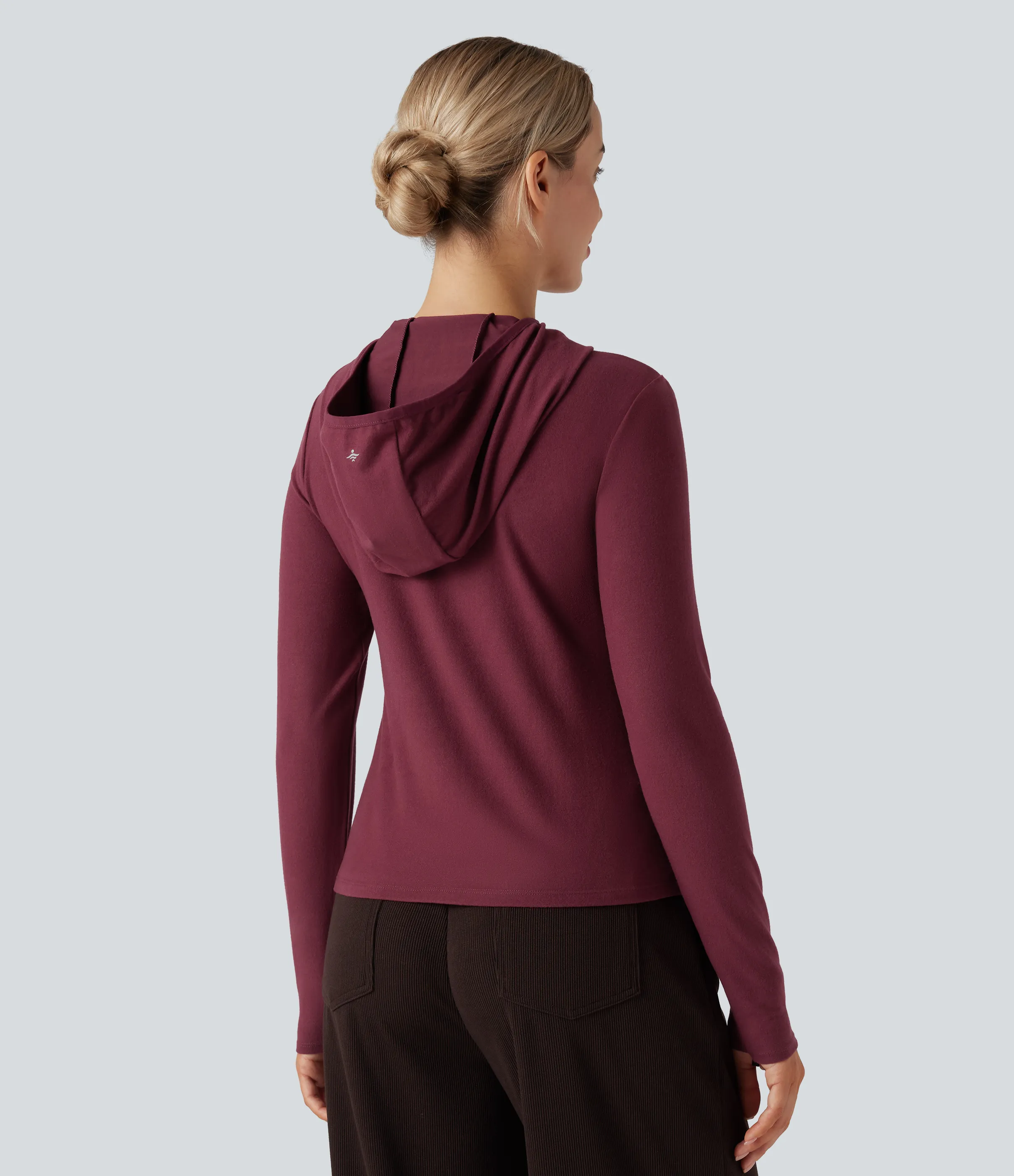 Halara Camiseta deportiva cálida de manga larga con capucha y agujeros para los pulgares para senderismo - Cordovan - XS sold by Halara product image thumbnail 3