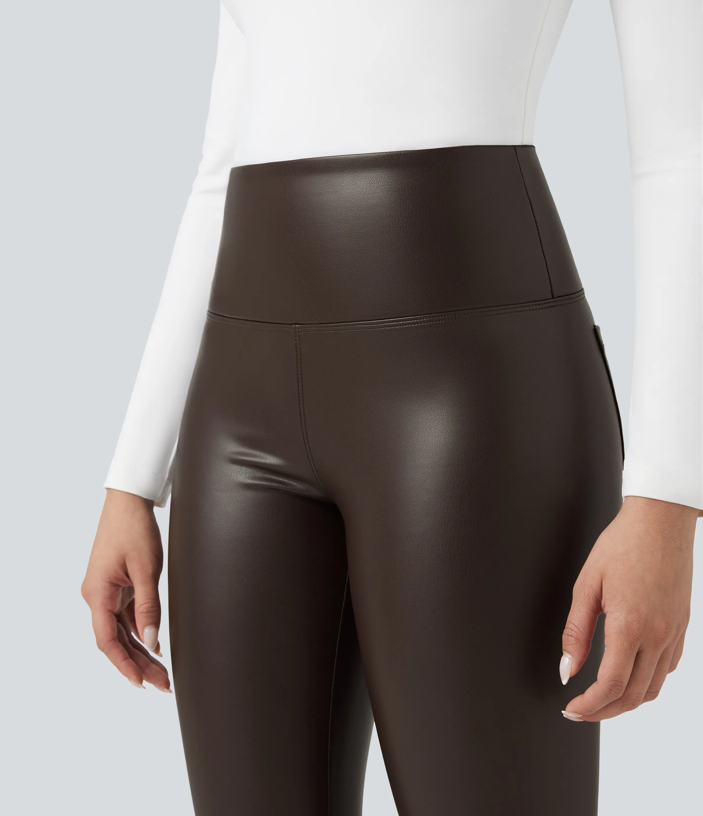 Halara Leggings casuales ajustados SoCinched de 7/8 de PU con control de abdomen, cintura alta y bolsillos - Java - L(7/8) sold by Halara product image thumbnail 5