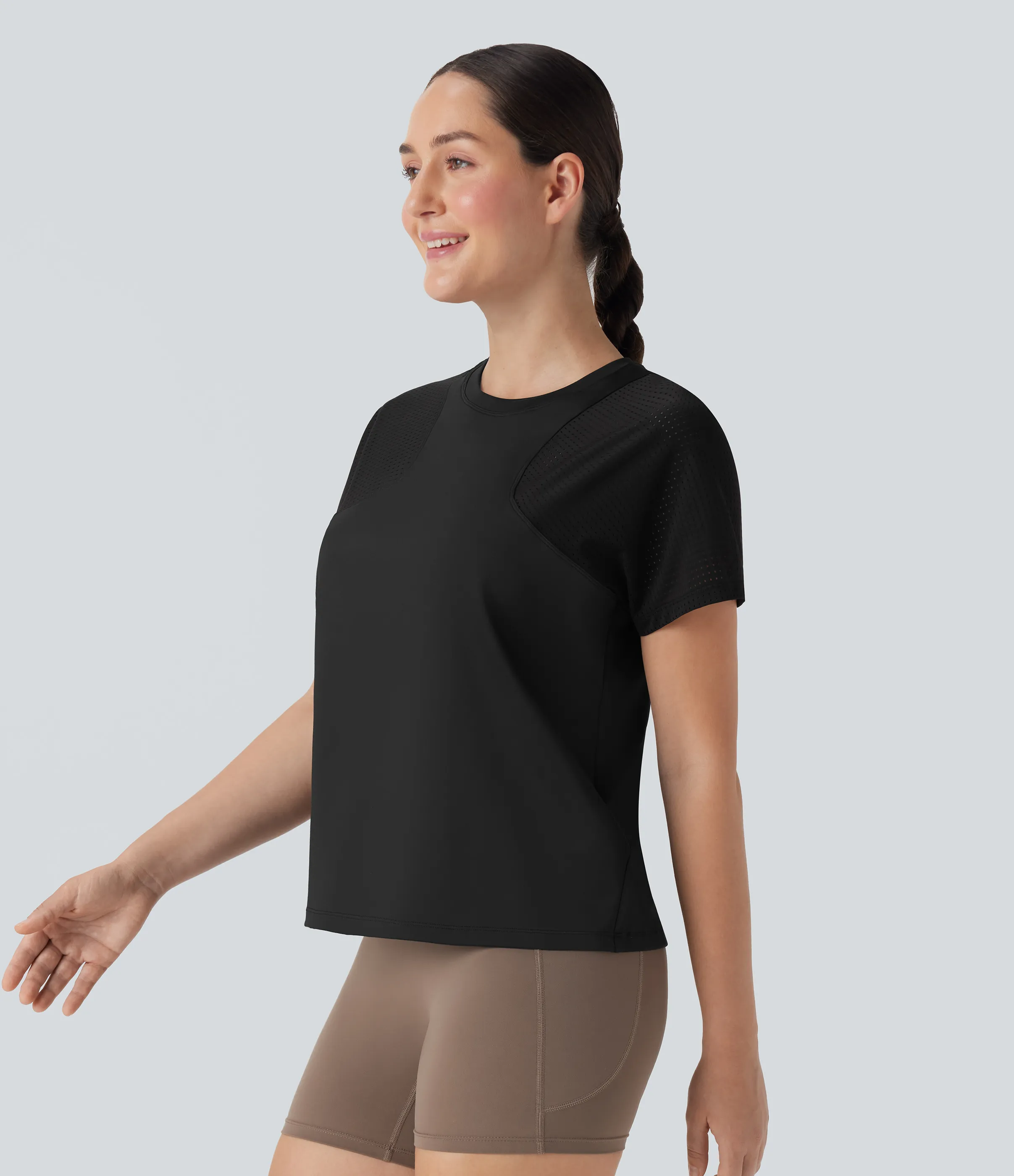 Halara Top deportivo de manga corta cut-out con cortes para running - Black - S sold by Halara product image thumbnail 4