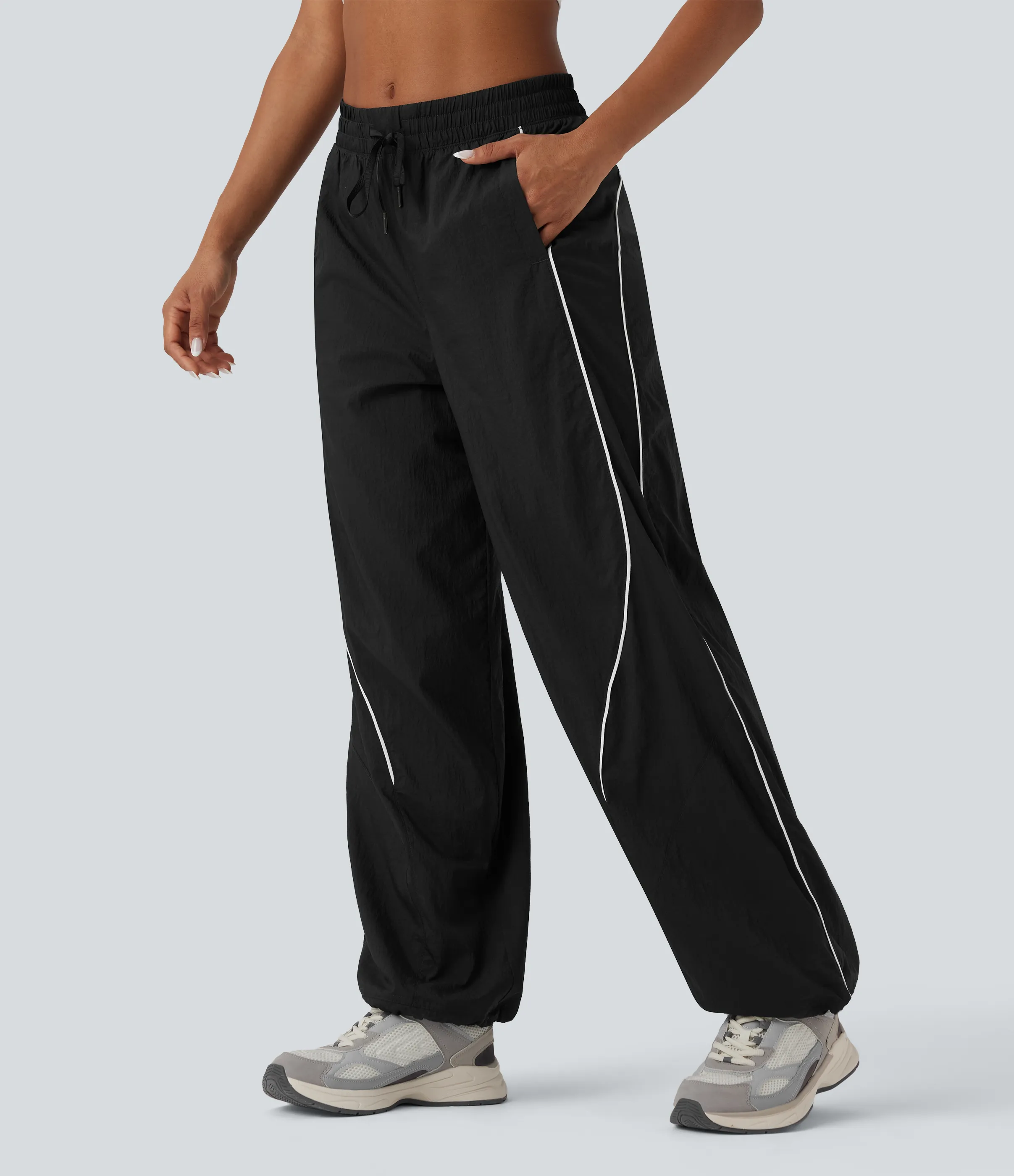 Halara Pantalones deportivos ligeros y duraderos para running impermeables de tiro bajo con cordón ajustable, bloques de color y bolsillos - Black - L(regular) sold by Halara product image thumbnail 4