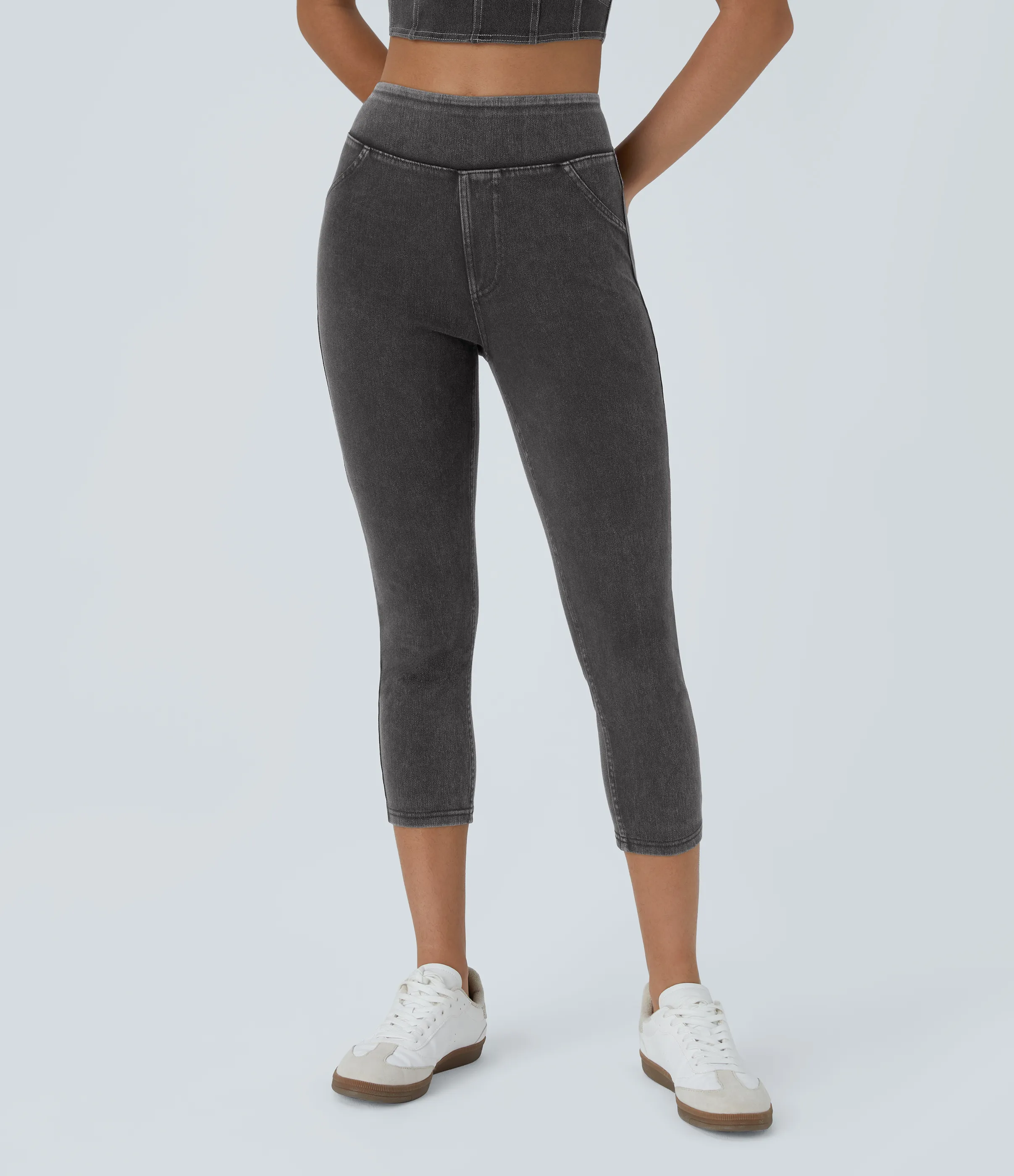 Halara Leggings Halara Flex™ Denim elásticos en longitud capri de tiro alto con bolsillos traseros - Hemp Rope Black Denim - XS sold by Halara