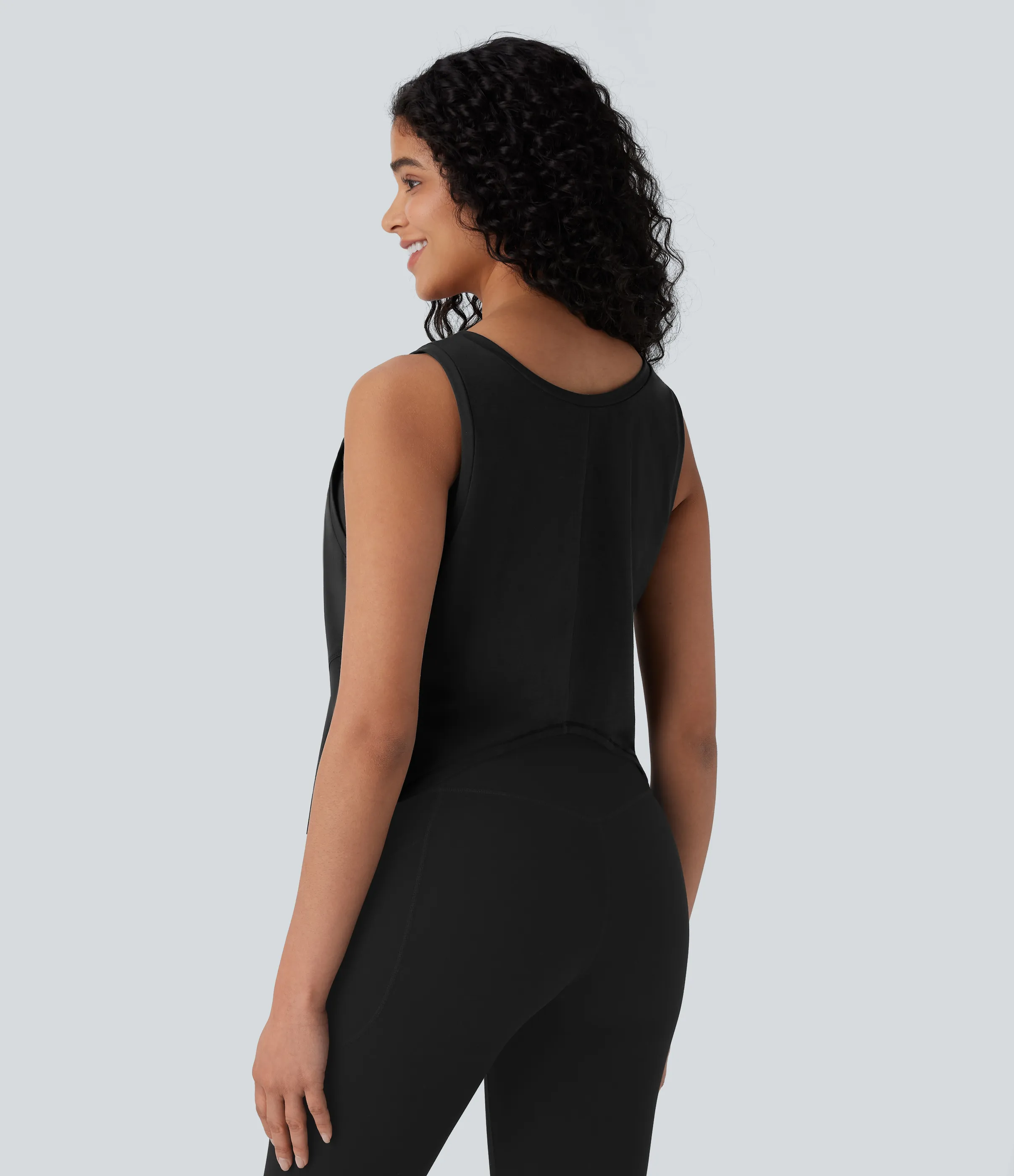 Halara Camiseta sin mangas entrenamiento secado rápido dobladillo V usar parte delantera trasera - Black - L sold by Halara product image thumbnail 3