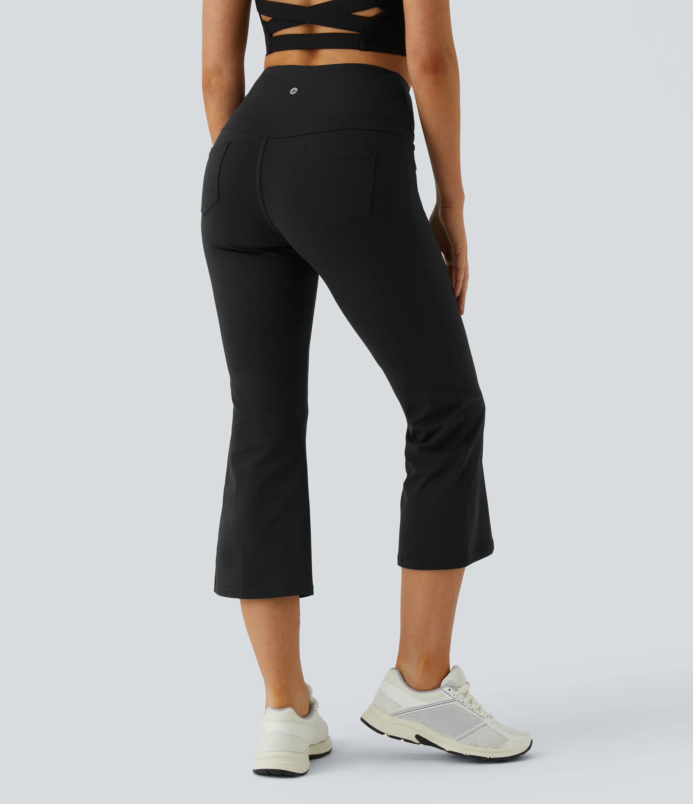 Halara Leggings yoga capri acampanado bolsillo trasero tiro alto - Black - M(regular) sold by Halara