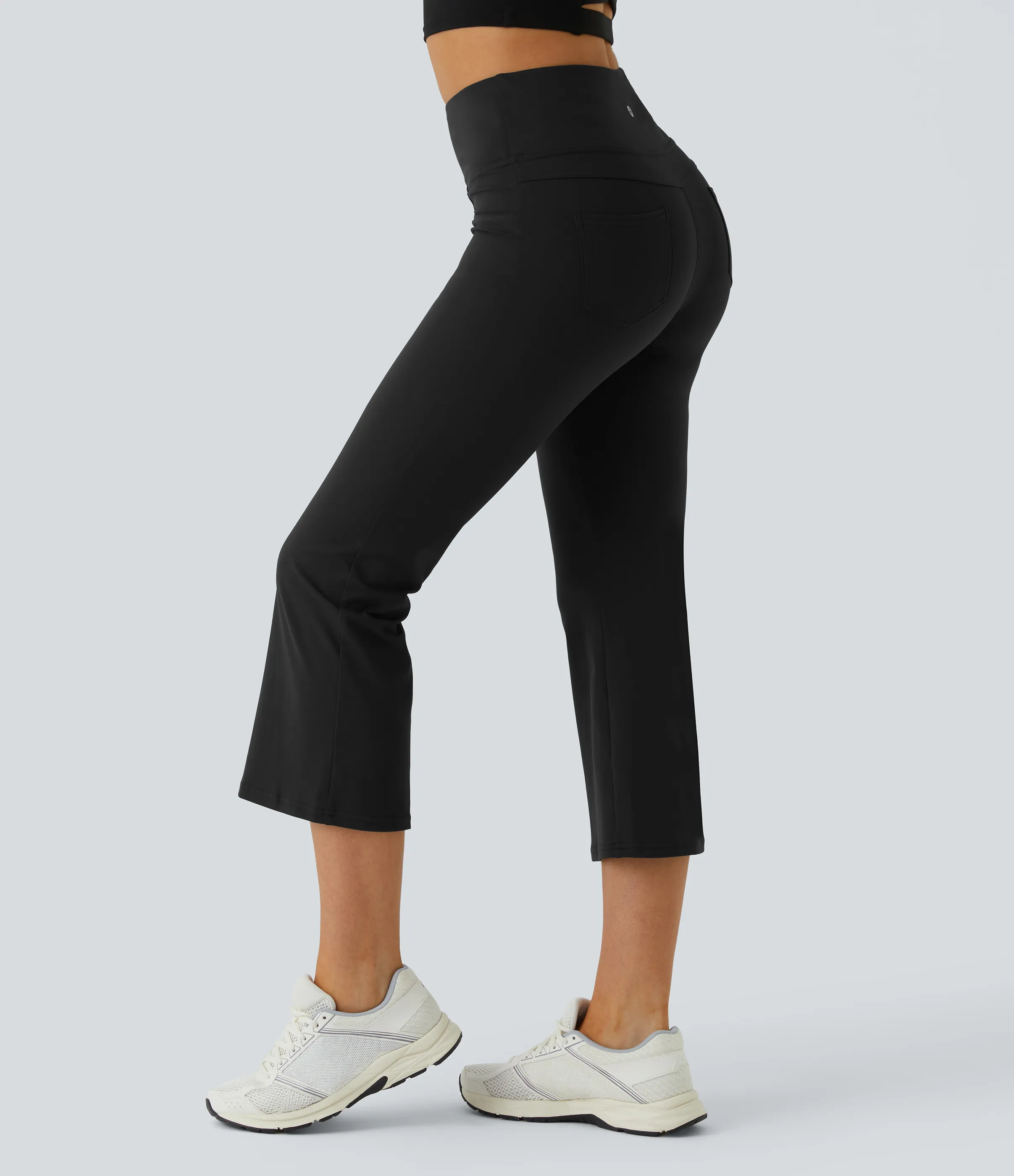 Halara Leggings yoga capri acampanado bolsillo trasero tiro alto - Black - M(regular) sold by Halara product image thumbnail 4
