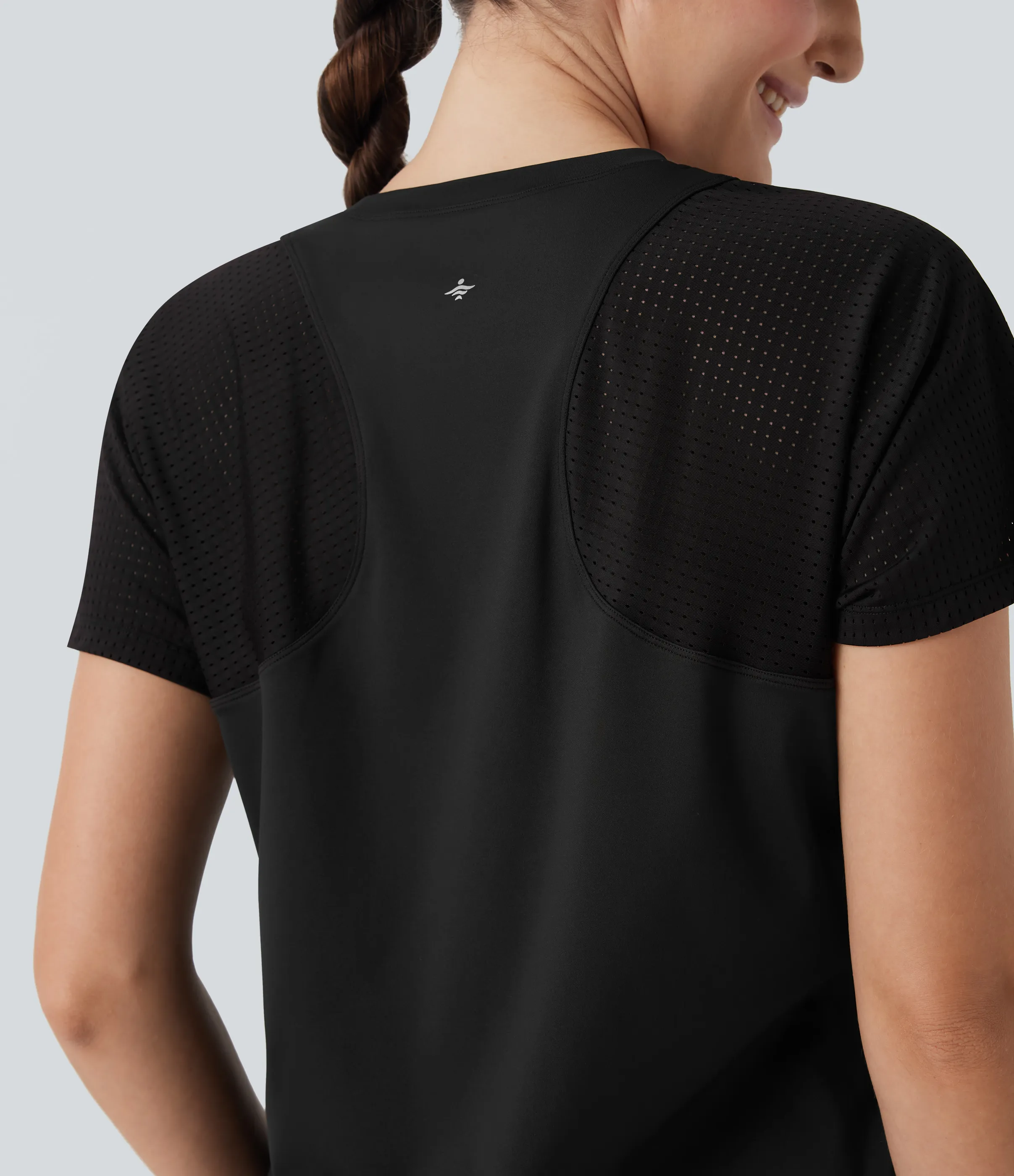 Halara Top deportivo de manga corta cut-out con cortes para running - Black - M sold by Halara product image thumbnail 5