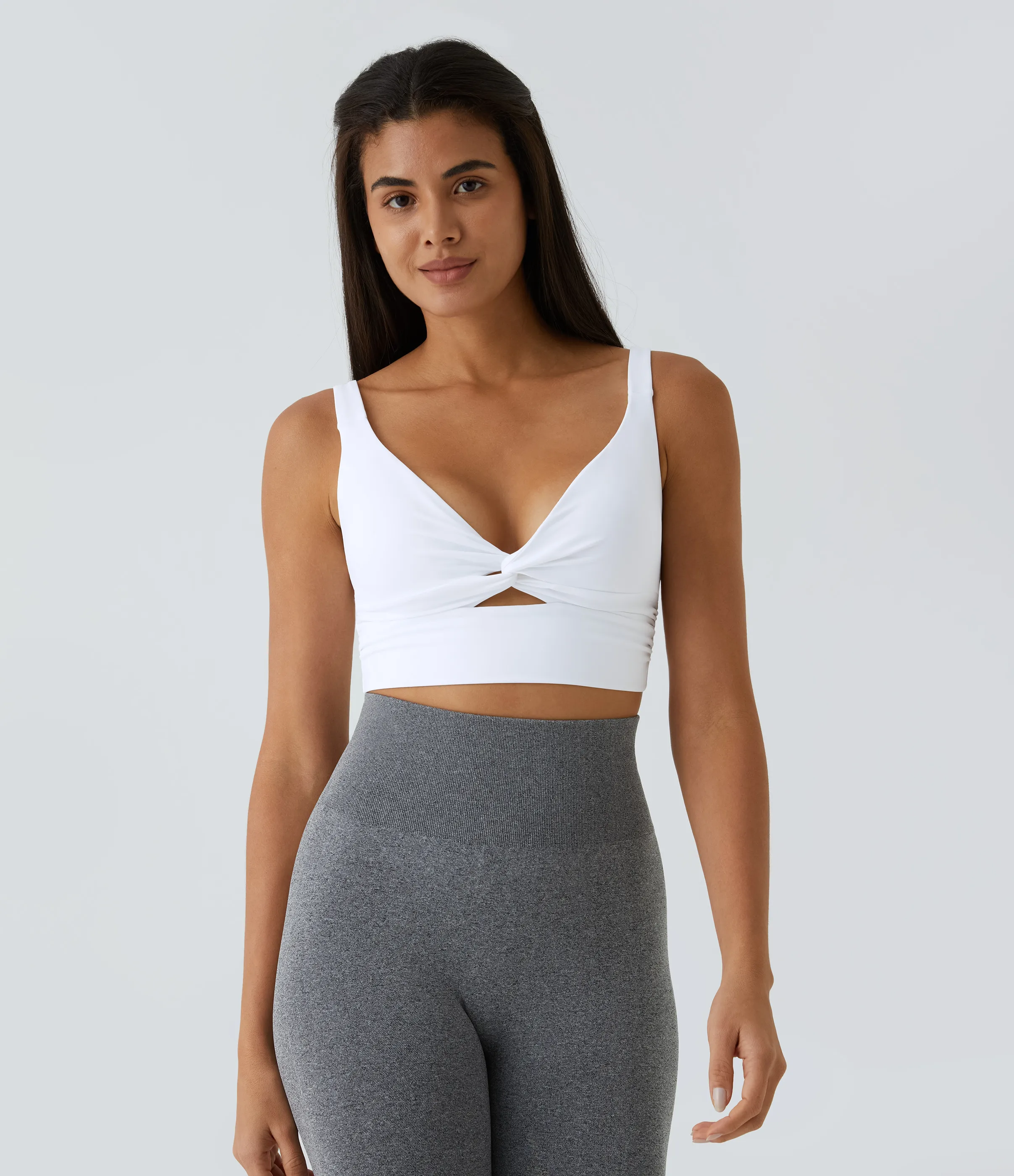 Halara Brasier deportivo de yoga SoftlyZero™ Airy de sujeción baja con abertura y tacto fresco-UPF51+ en copas D-F - White - XL sold by Halara