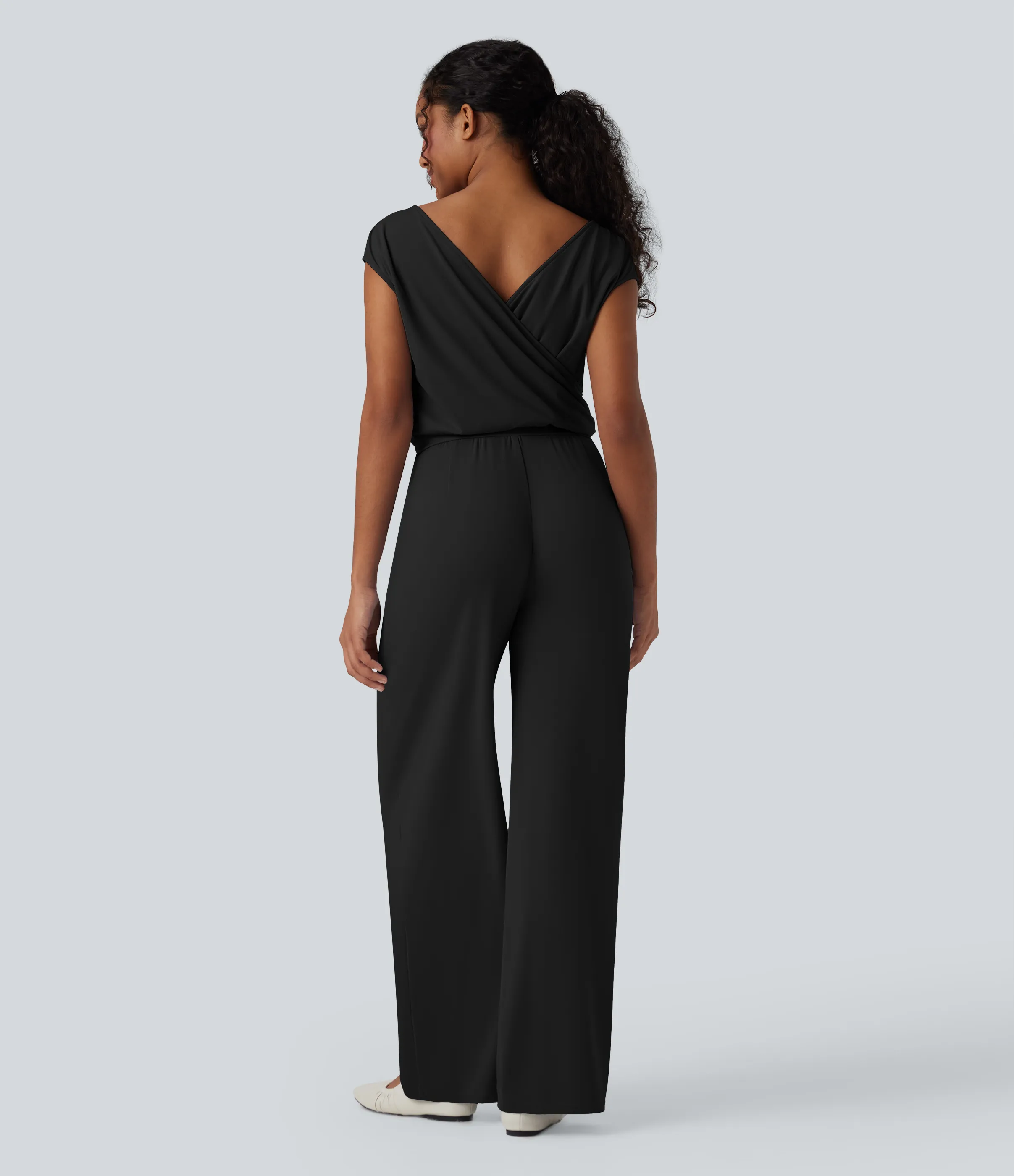 Halara Jumpsuit casual recto SoftlyZero™ de manga corta y tacto fresco con cuello vuelto y bolsillos - Black - XS(regular) sold by Halara product image thumbnail 3