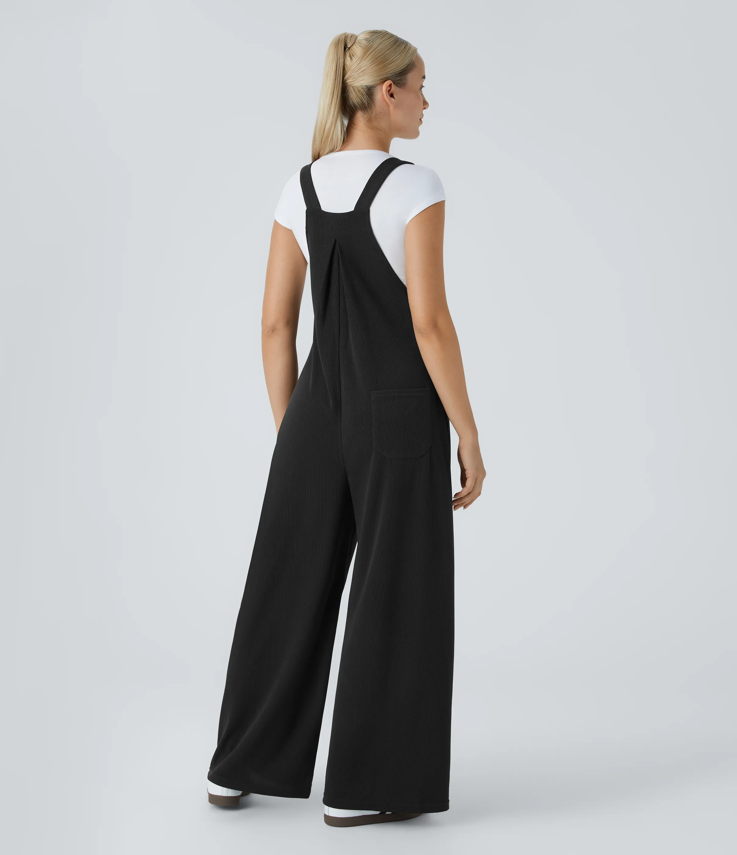Halara Mono plisado múltiple bolsillo correa ajustable acanalada - Black - M(regular) sold by Halara product image thumbnail 3