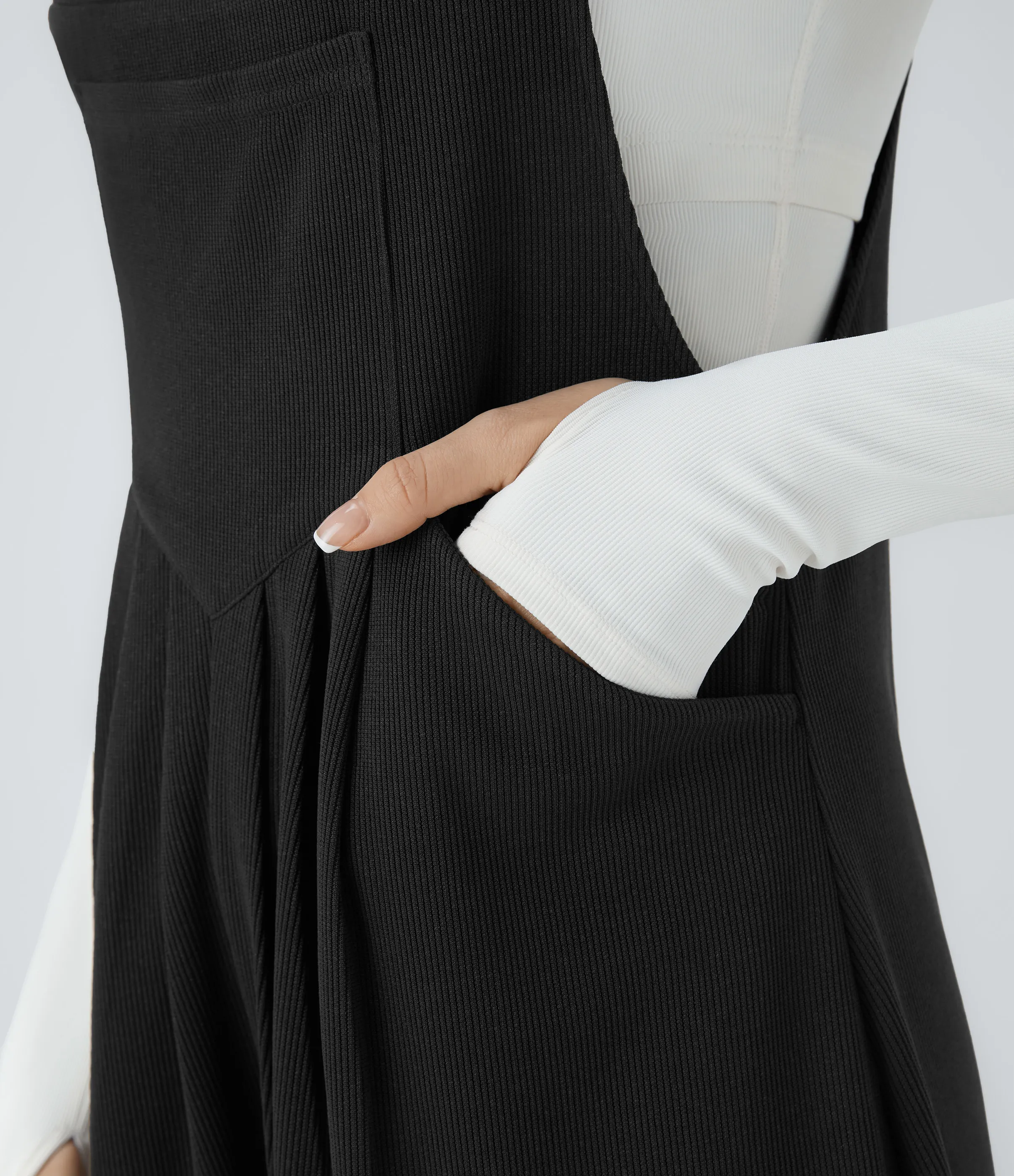Halara Mono plisado múltiple bolsillo correa ajustable acanalada - Black - M(regular) sold by Halara product image thumbnail 5