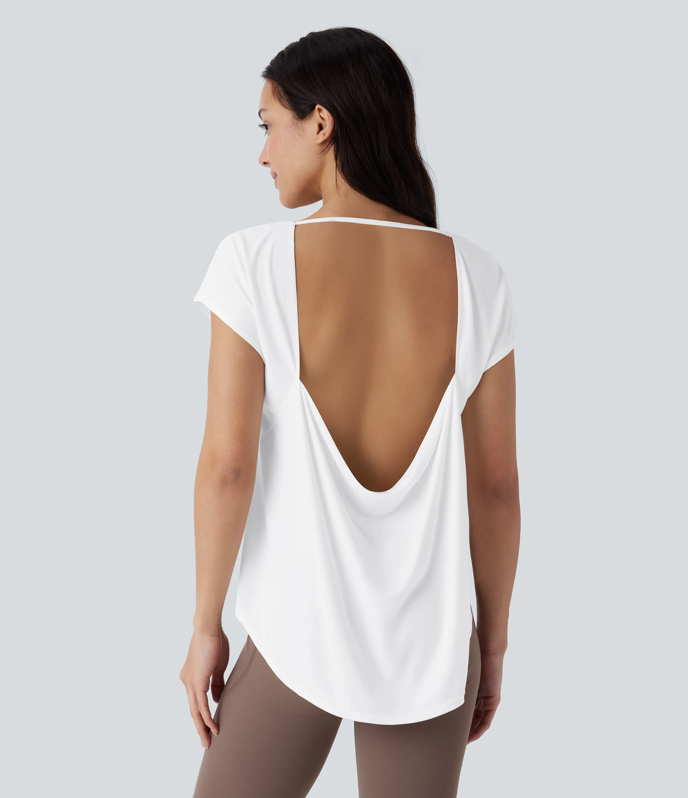 Halara Top deportivo yoga dobladillo curvo manga corta sin espalda - White - XS sold by Halara