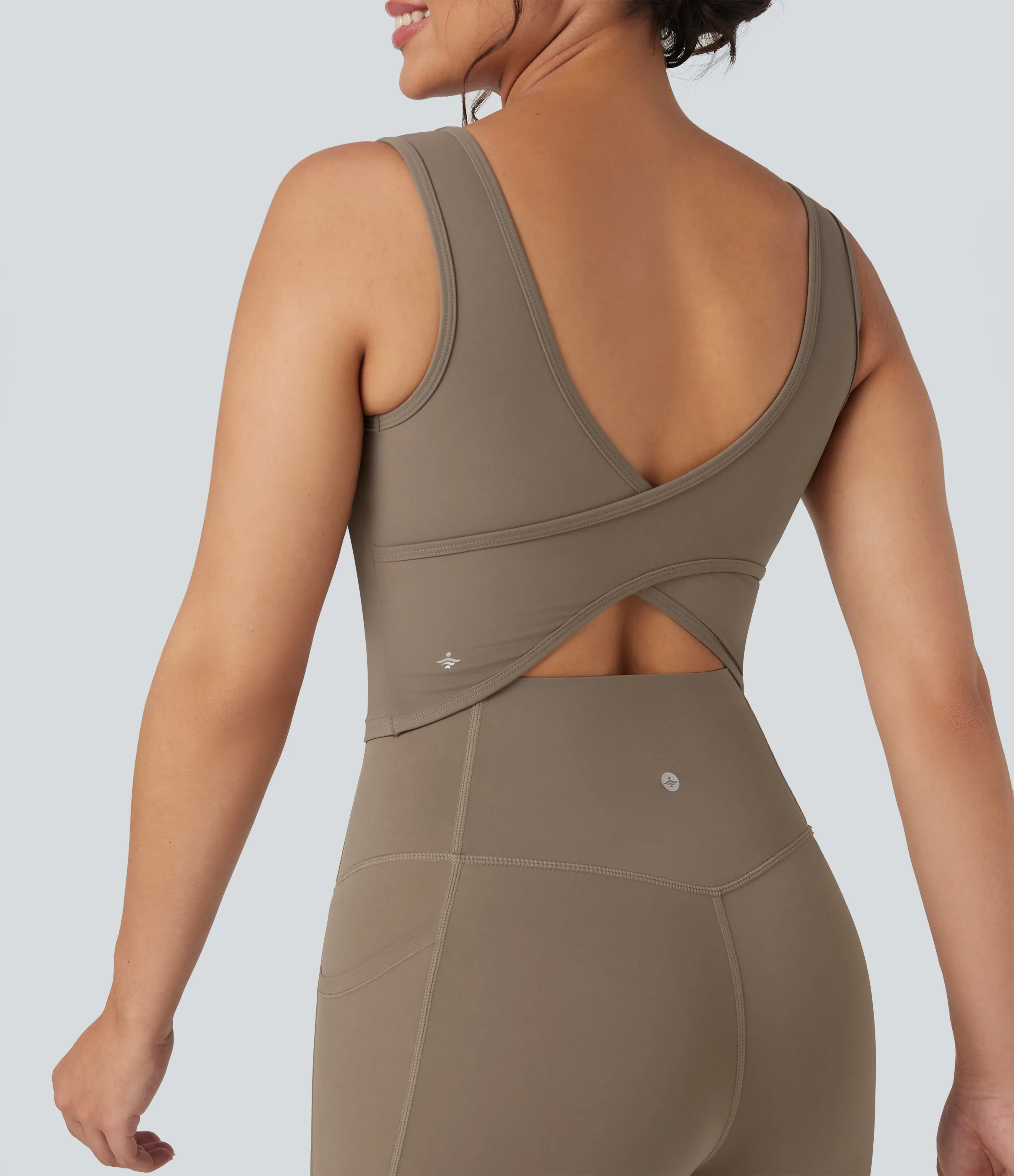 Halara Top corto de yoga Halara UltraSculpt™ cruzado con cuello en U - Dawn Brown - XL sold by Halara