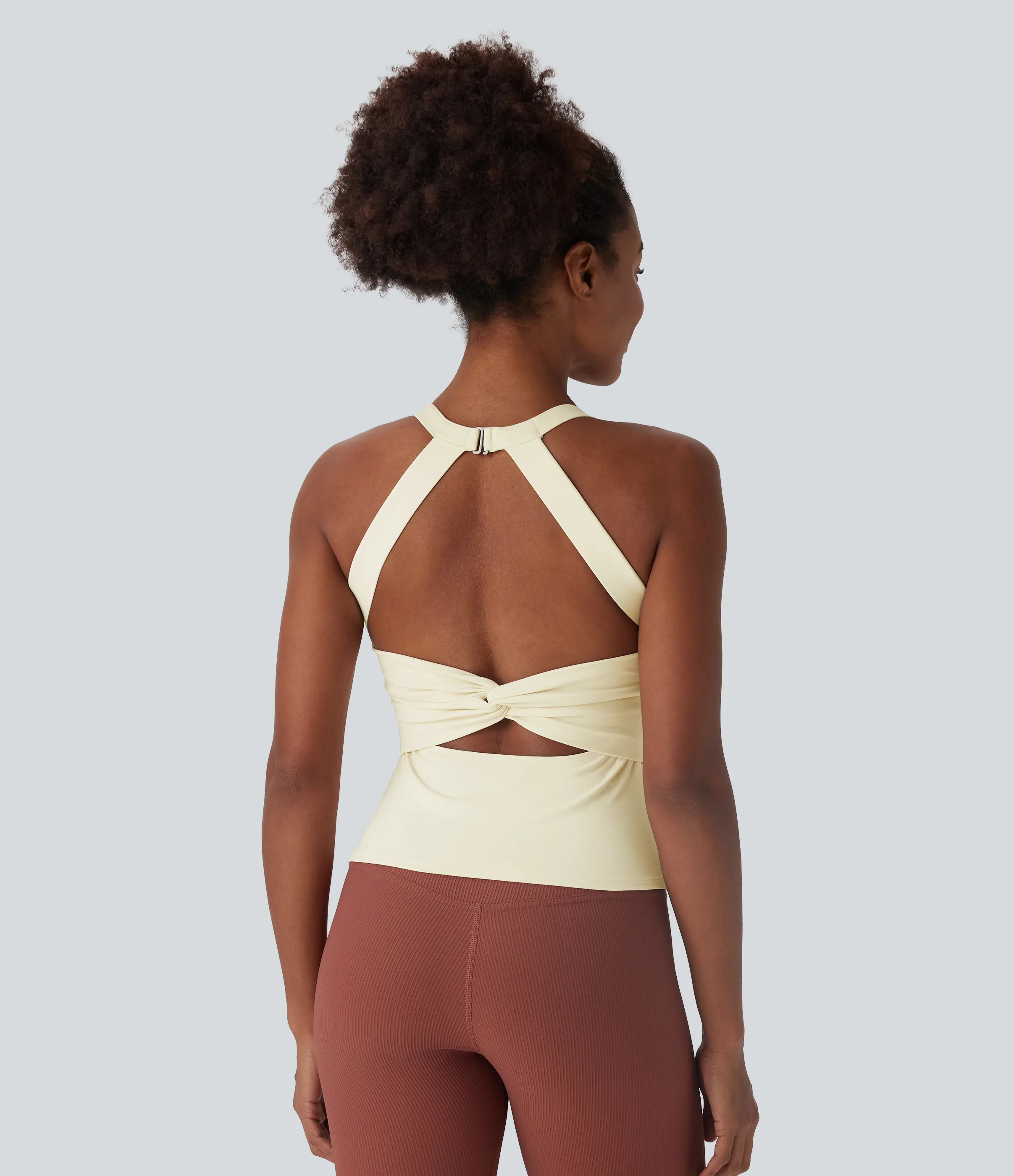 Halara Top de yoga SoftlyZero™ Plush afelpado con abertura en copas D-F - Solitary Star - M sold by Halara