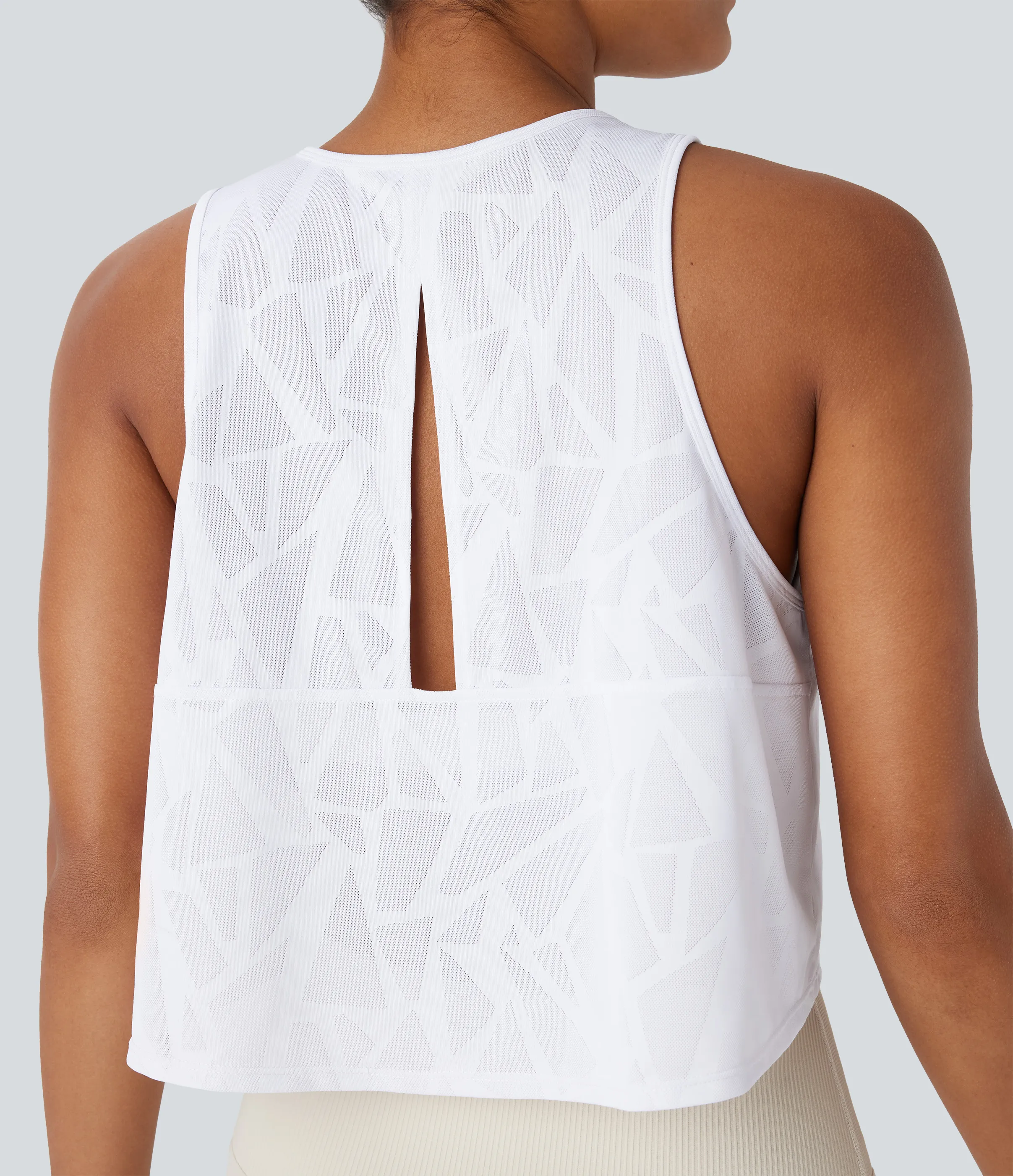 Halara Top corto de yoga con cuello redondo y aberturas - White - XS sold by Halara
