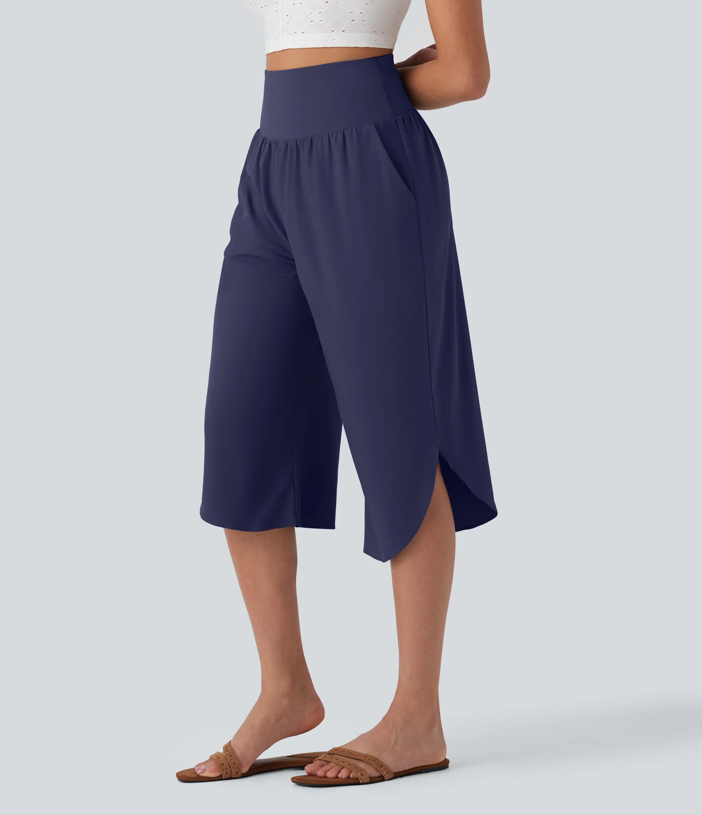 Halara Pantalón Breezeful™ SoCinched Capri Resort tiro alto control abdomen dobladillo dividido secado rápido bolsillo lateral - Patriot Blue - L sold by Halara