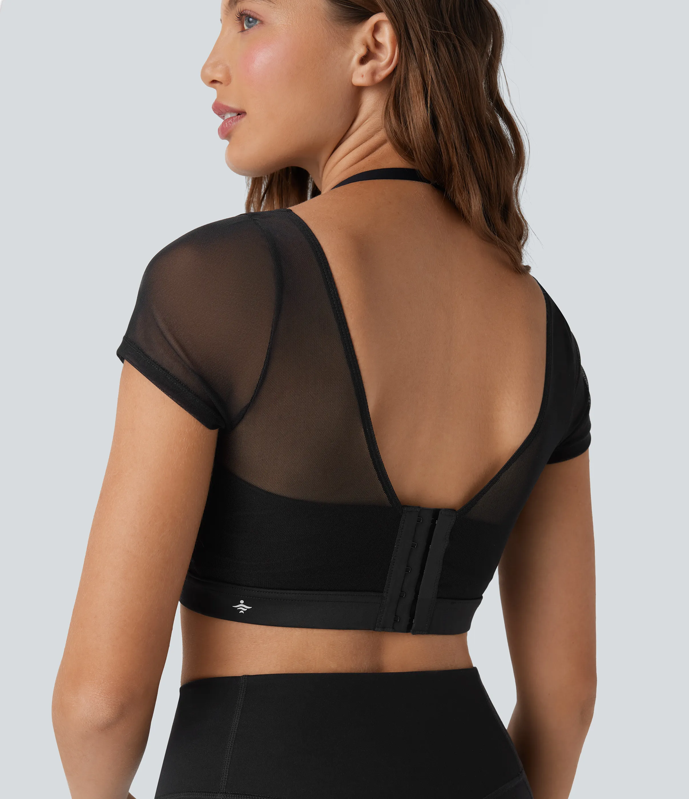 Halara Top deportivo de yoga 2 en 1 de malla en contraste con cuello halter y espalda descubierta - Black - XS sold by Halara product image thumbnail 5