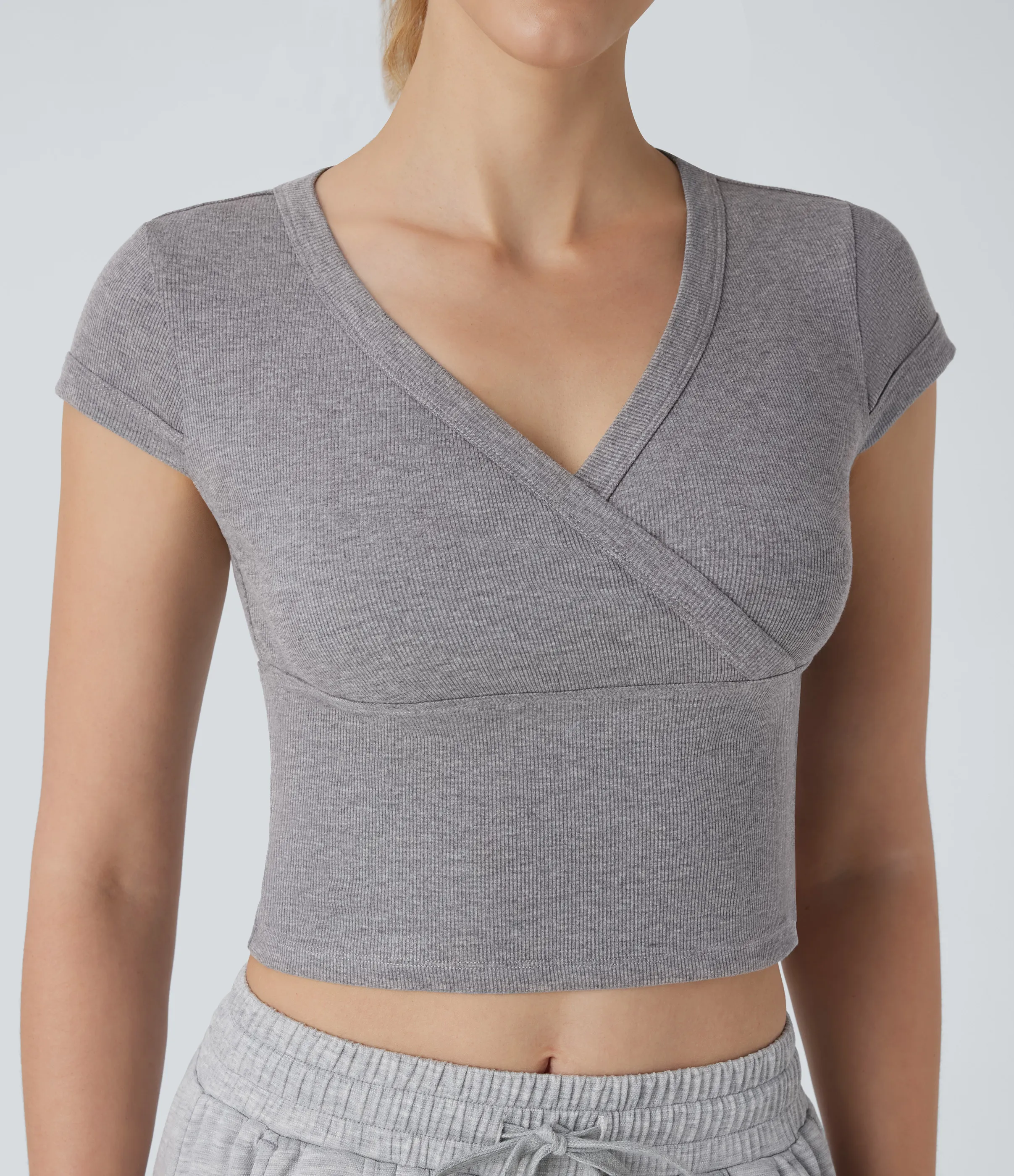 Halara Top corto manga corta cuello V cruzado canalé - Ash Grey - XL sold by Halara product image thumbnail 5
