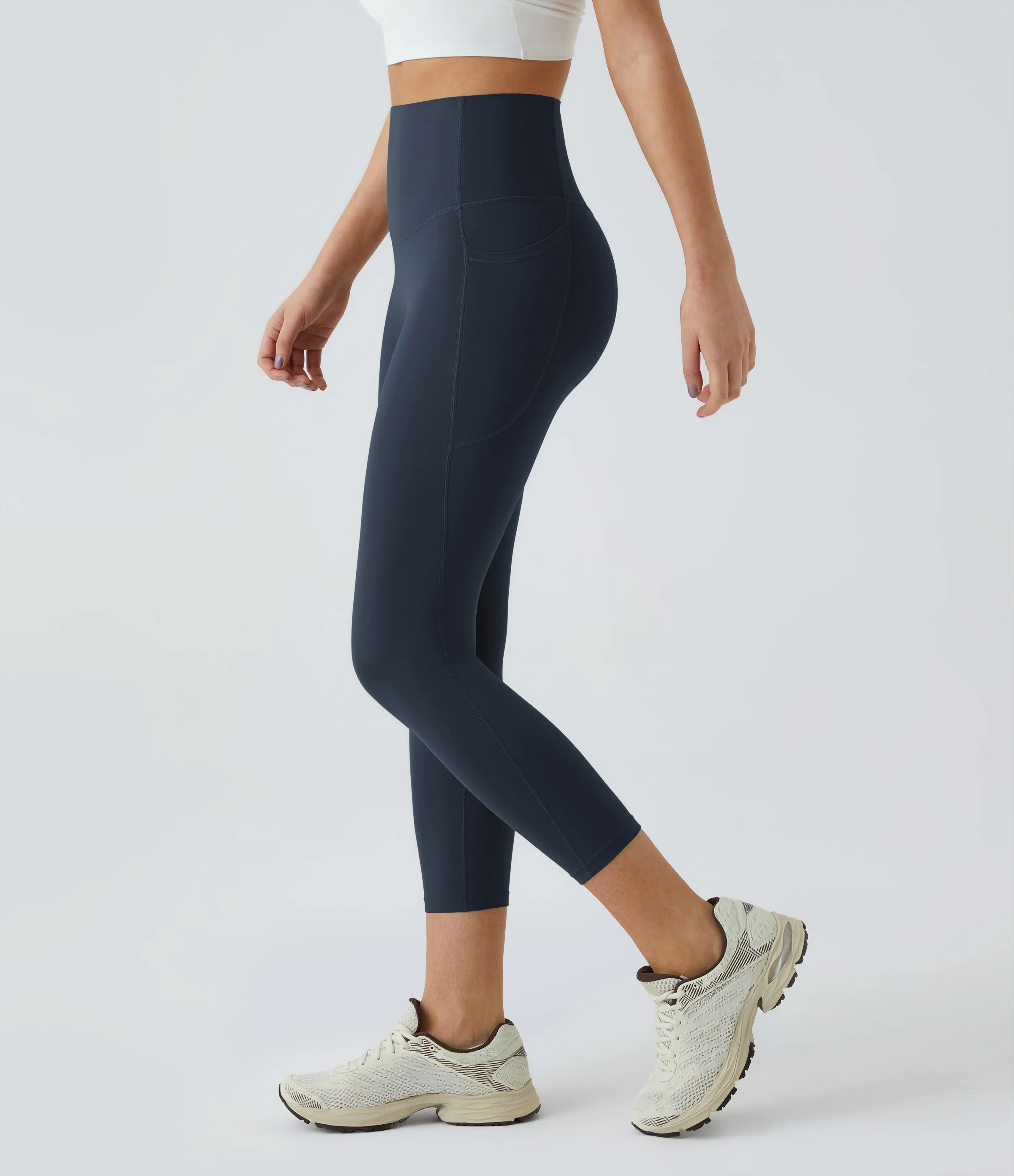 Halara Leggings capri entrenamiento moldeador bolsillo lateral tiro alto - Carbon - XS sold by Halara product image thumbnail 3