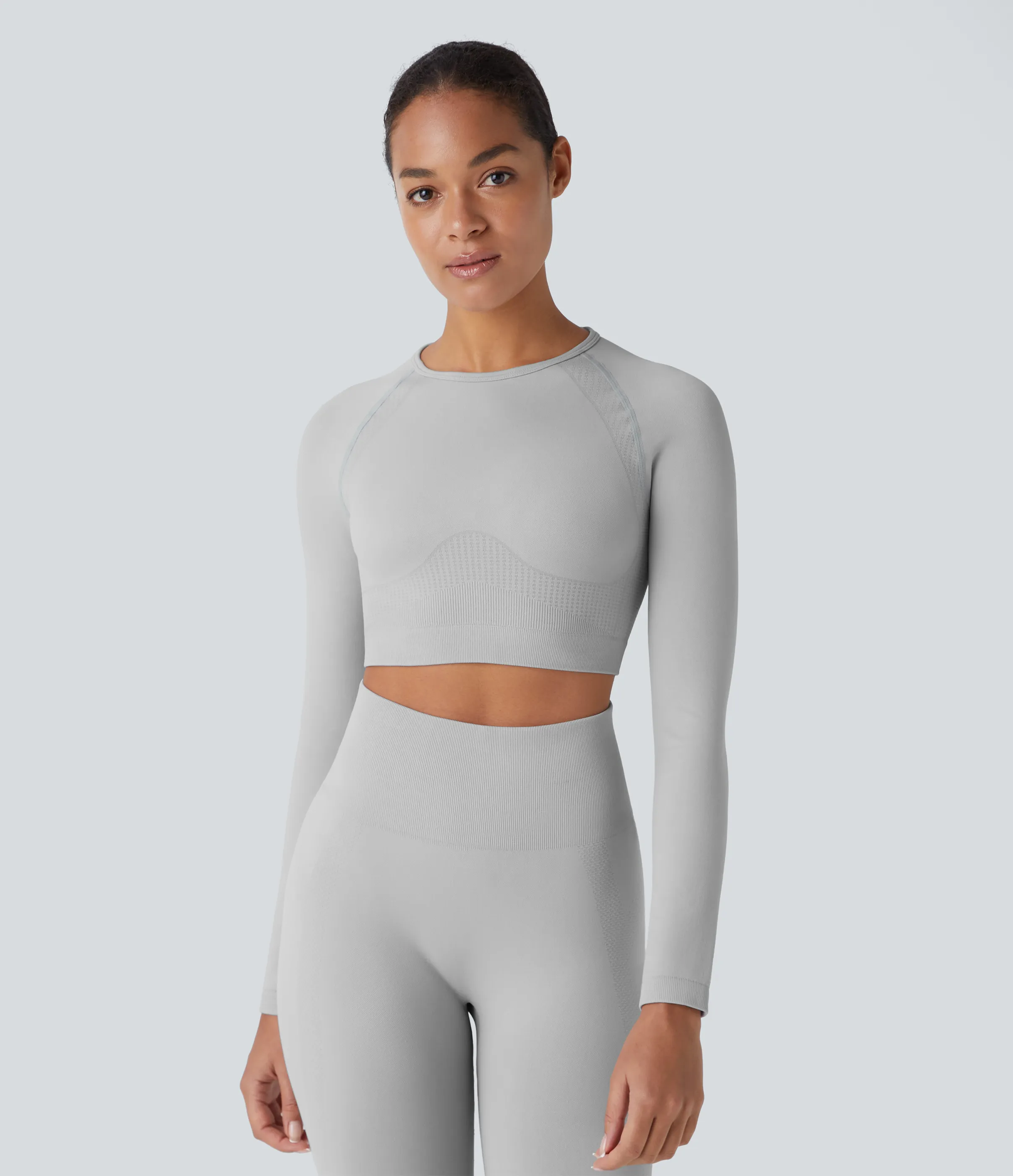 Halara Top yoga ajustado corto manga raglán cuello redondo sin costura - Aloof Grey - XL sold by Halara